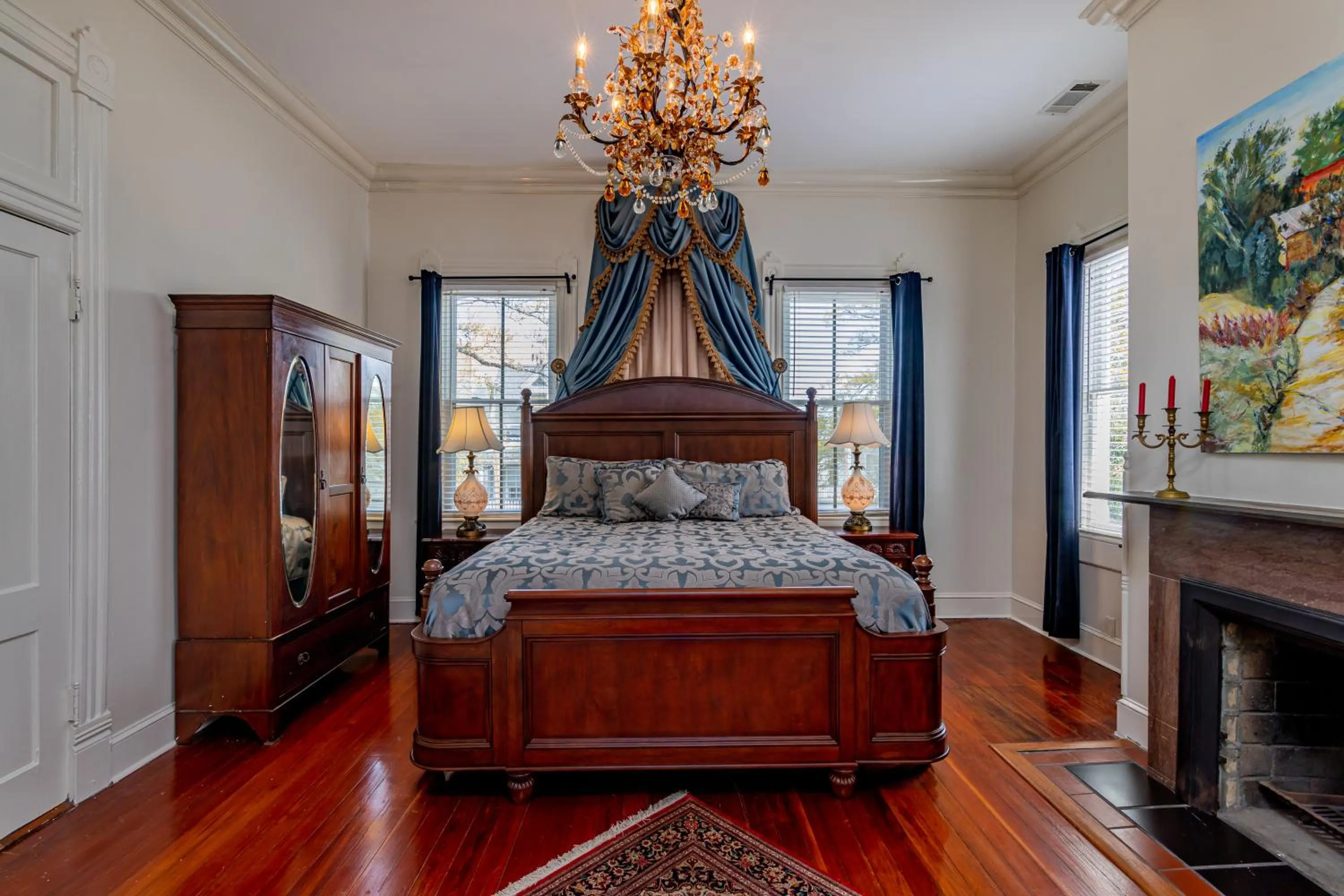 Photo of the whole room, Bed in Amethyst Garden