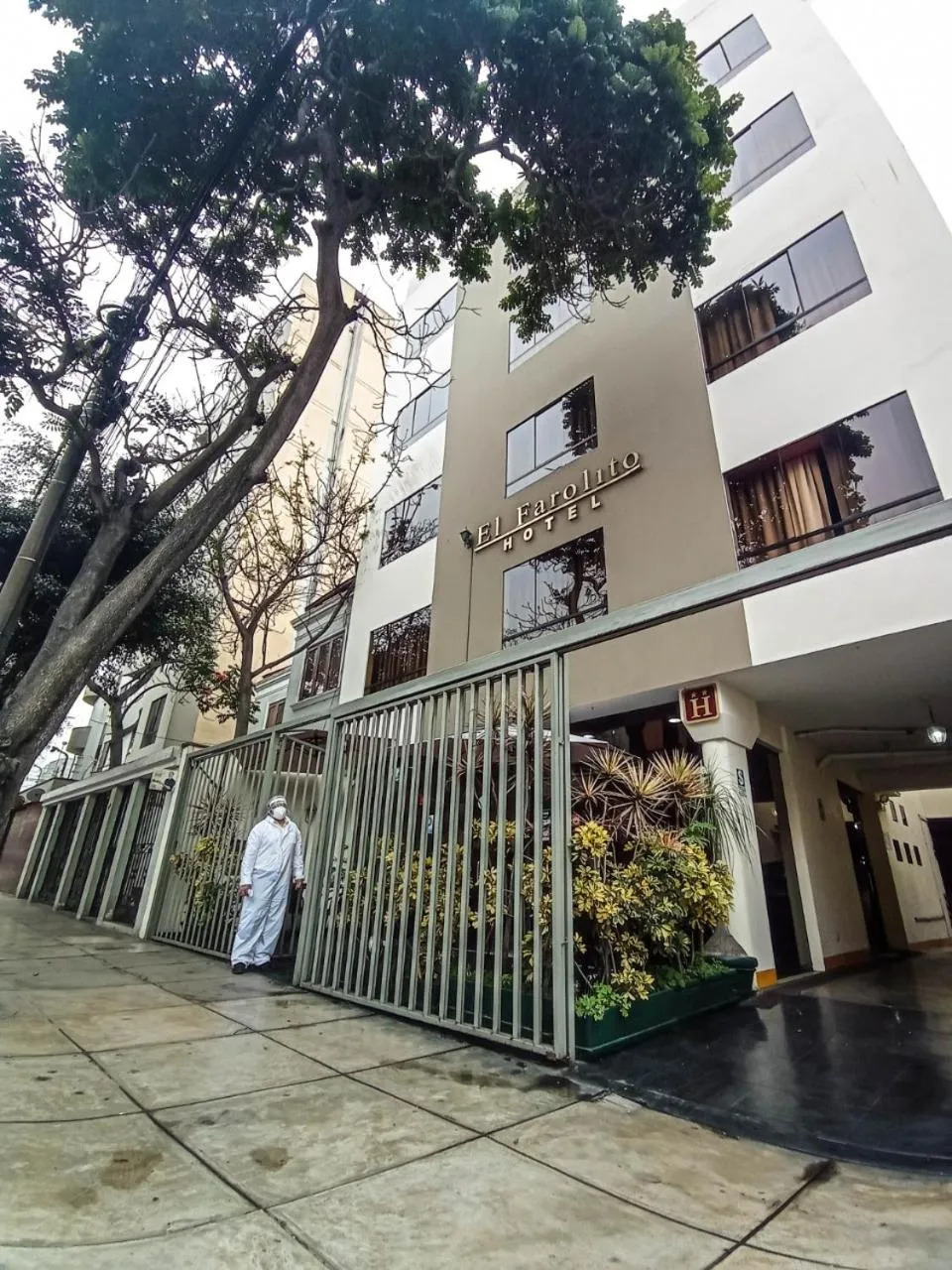 Property building in Hotel El Farolito