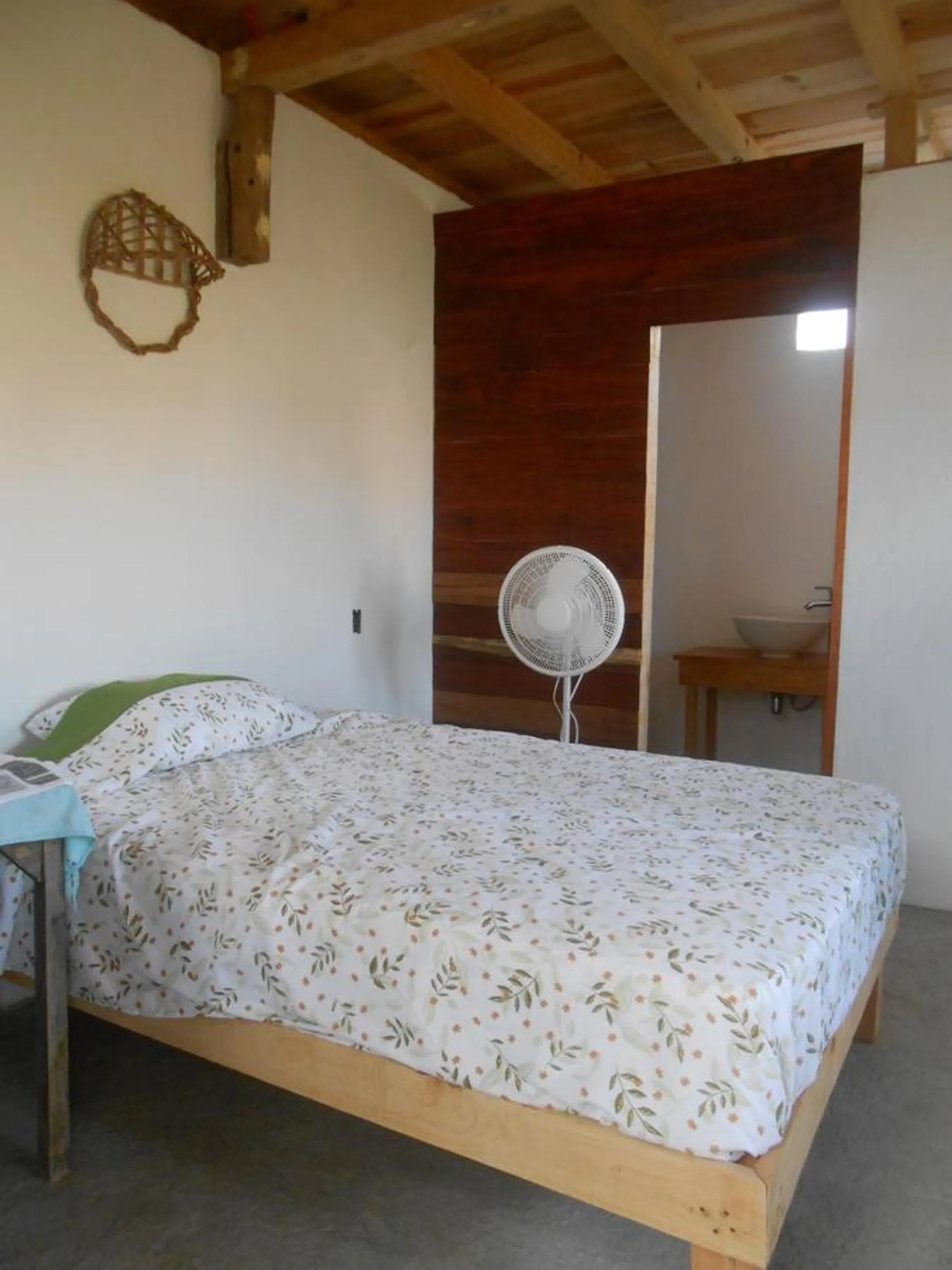 Property building, Bed in Cafe Maya - Casa Acalli