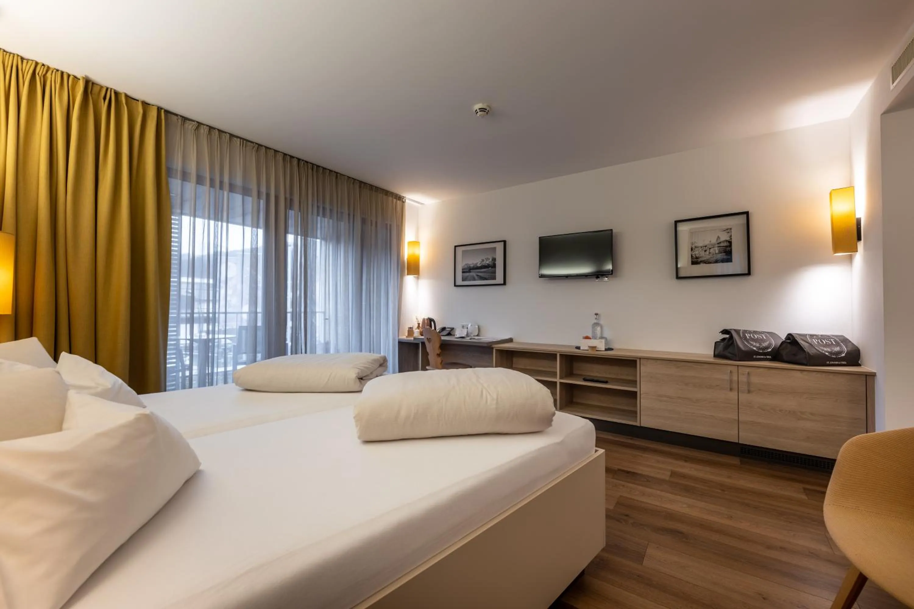 Bedroom, Bed in Hotel Wirtshaus Post