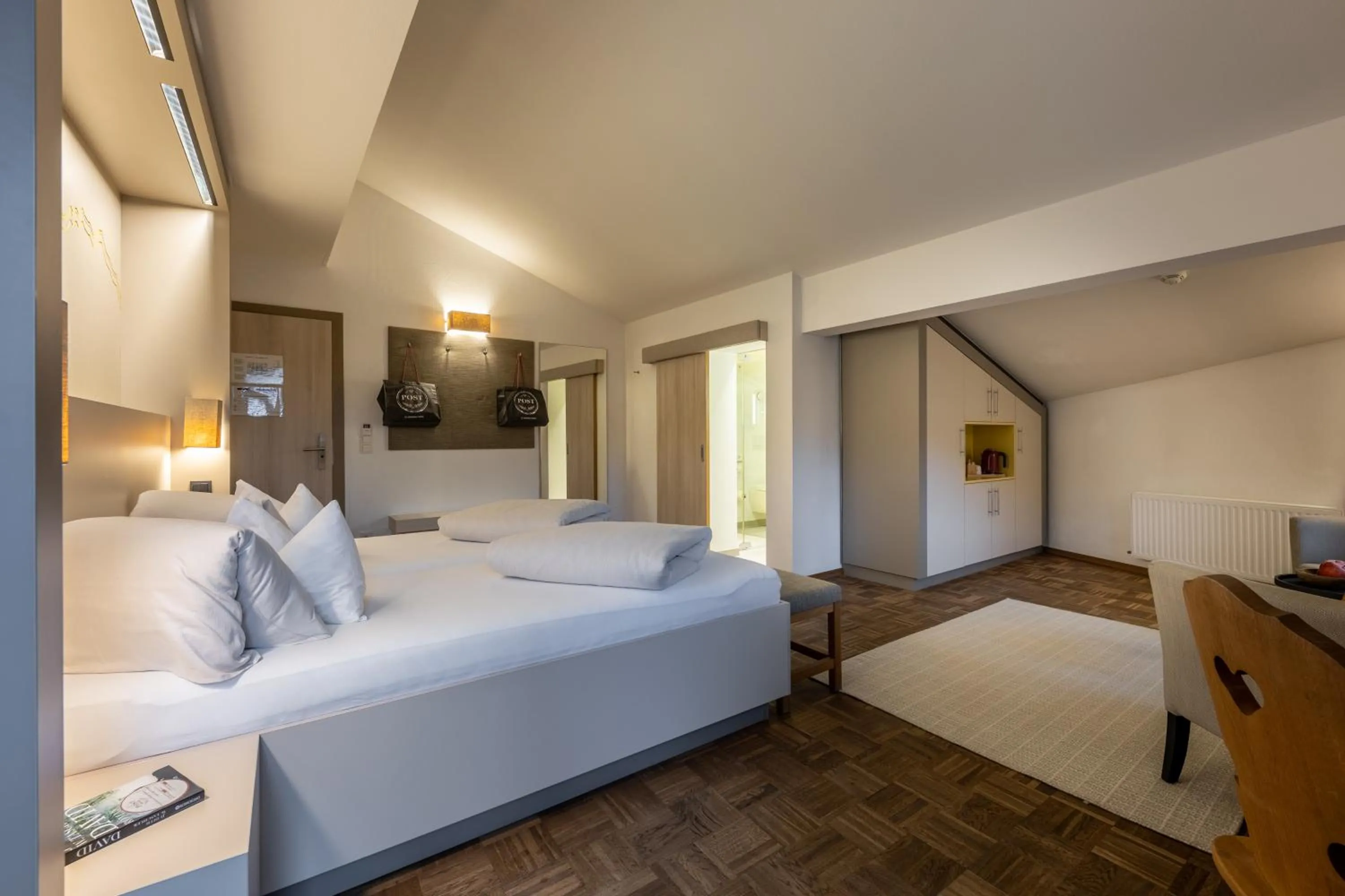 Bedroom, Bed in Hotel Wirtshaus Post