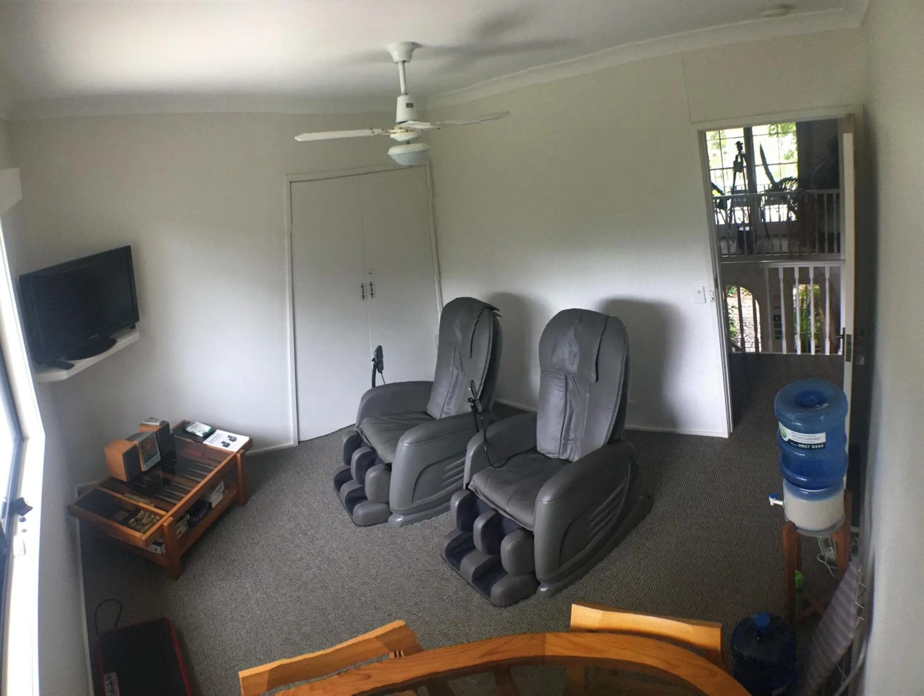 Communal lounge/ TV room in Palm Beach Bed & Breakfast