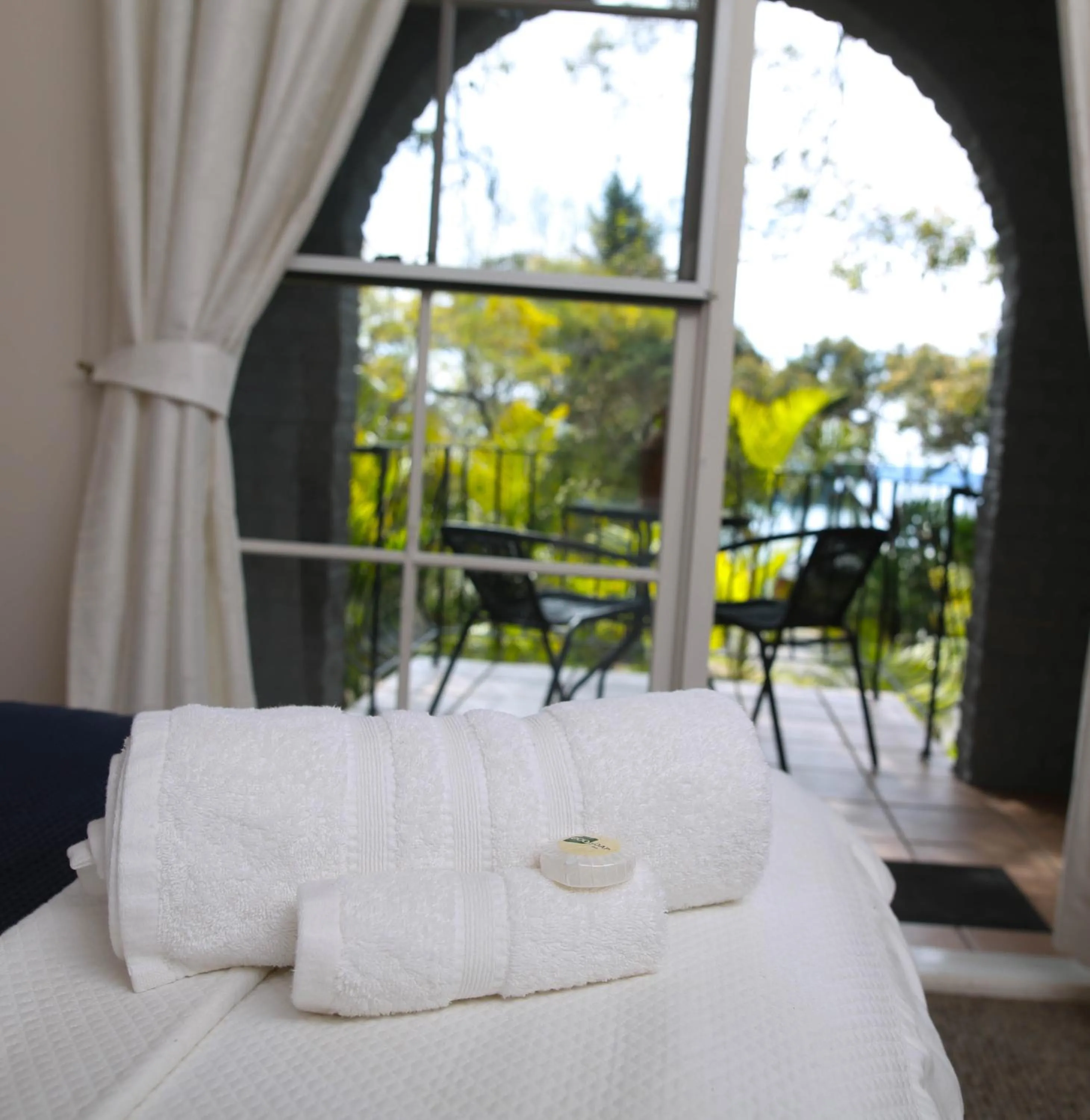 Balcony/Terrace, Bed in Palm Beach Bed & Breakfast