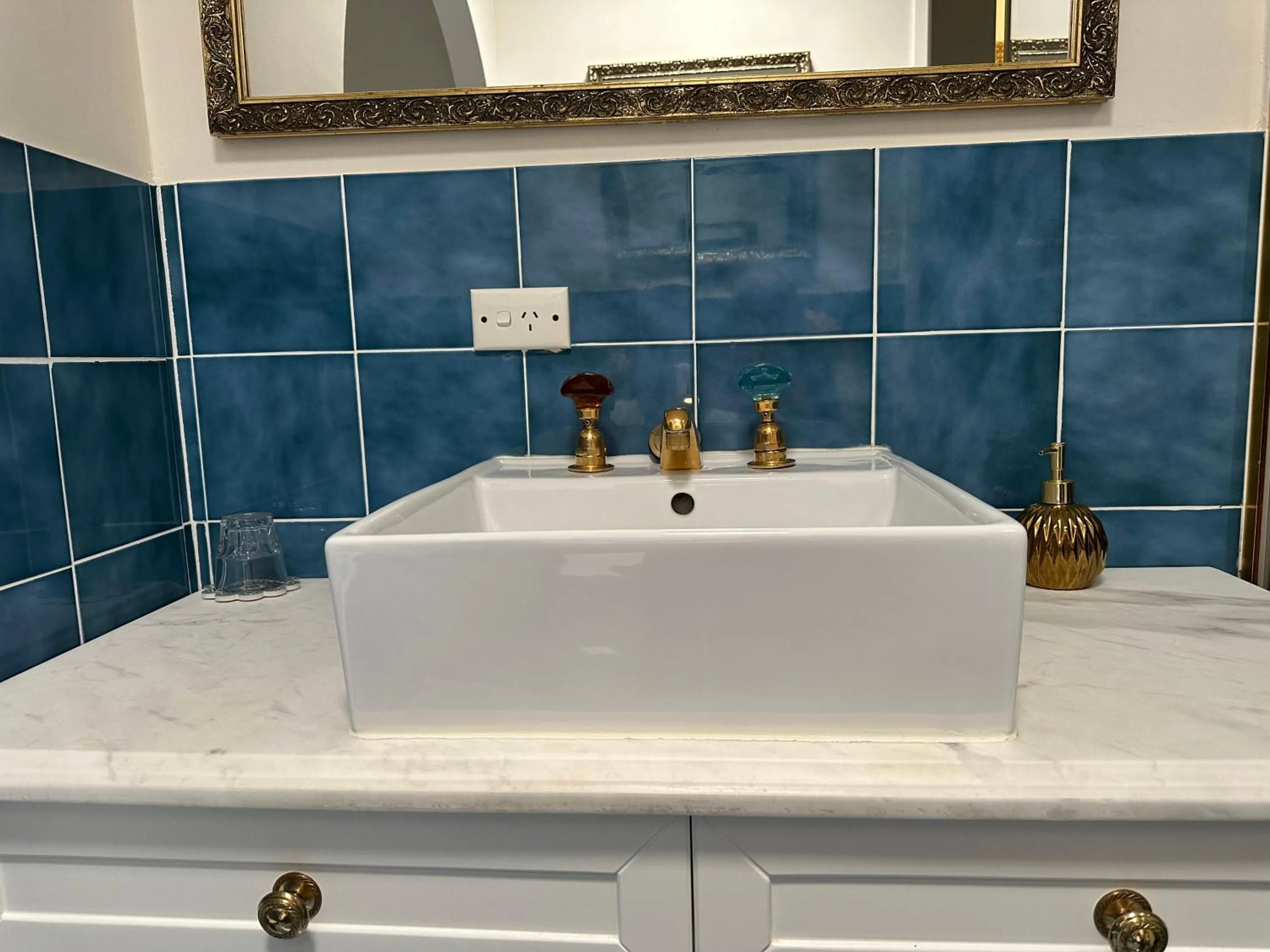 Bathroom in Palm Beach Bed & Breakfast