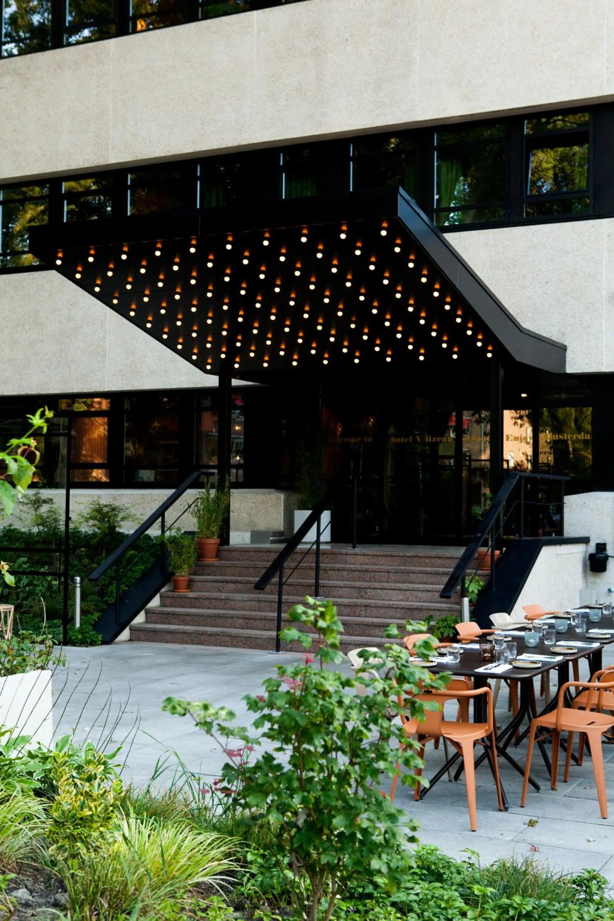 Facade/entrance in Hotel V Fizeaustraat