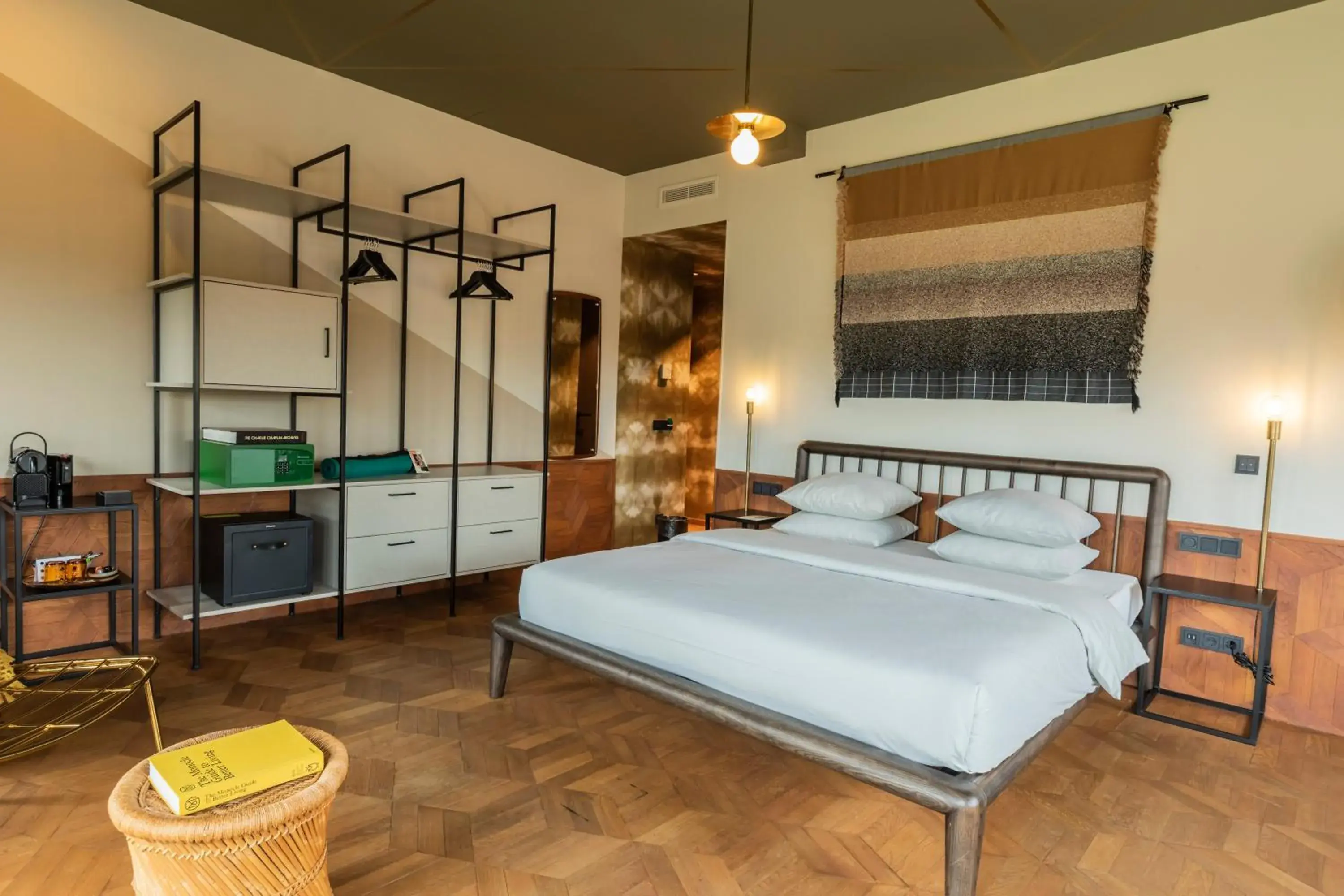 Bed in Hotel V Fizeaustraat Bed in Hotel V Fizeaustraat