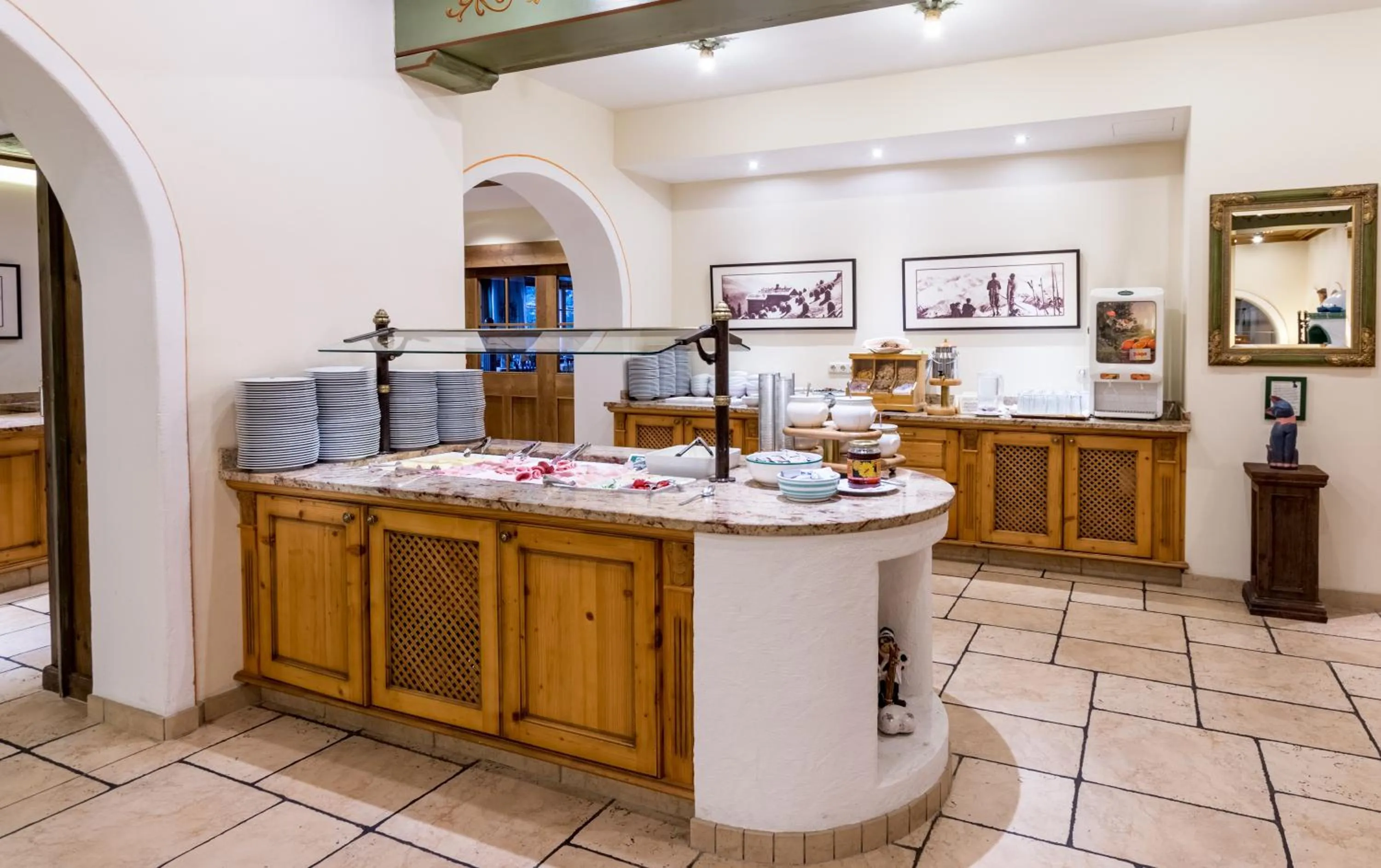 Restaurant/places to eat in Landhotel Römerhof