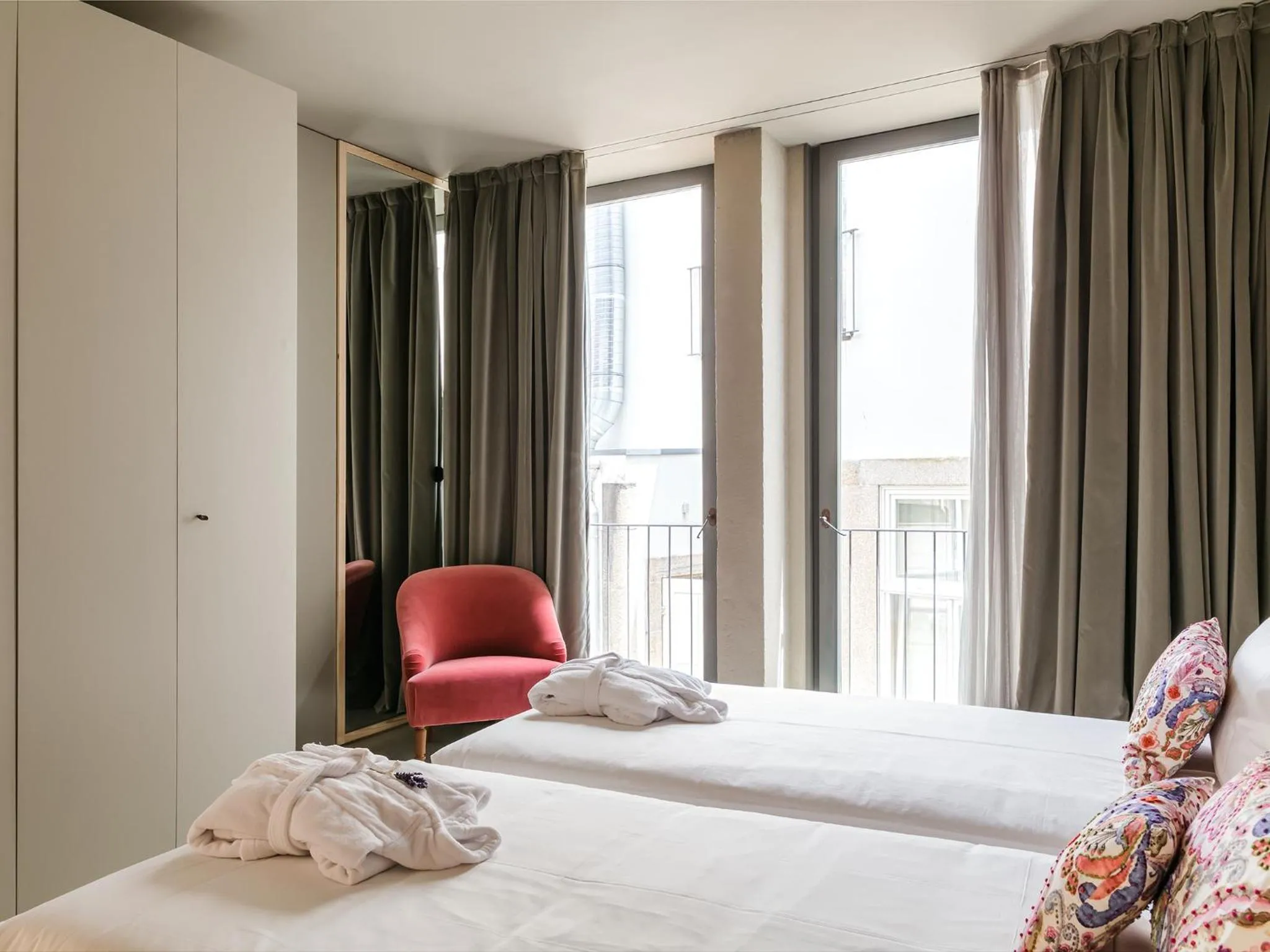 Twin Room in Armazém Luxury Housing- Architectural & Design Hotel