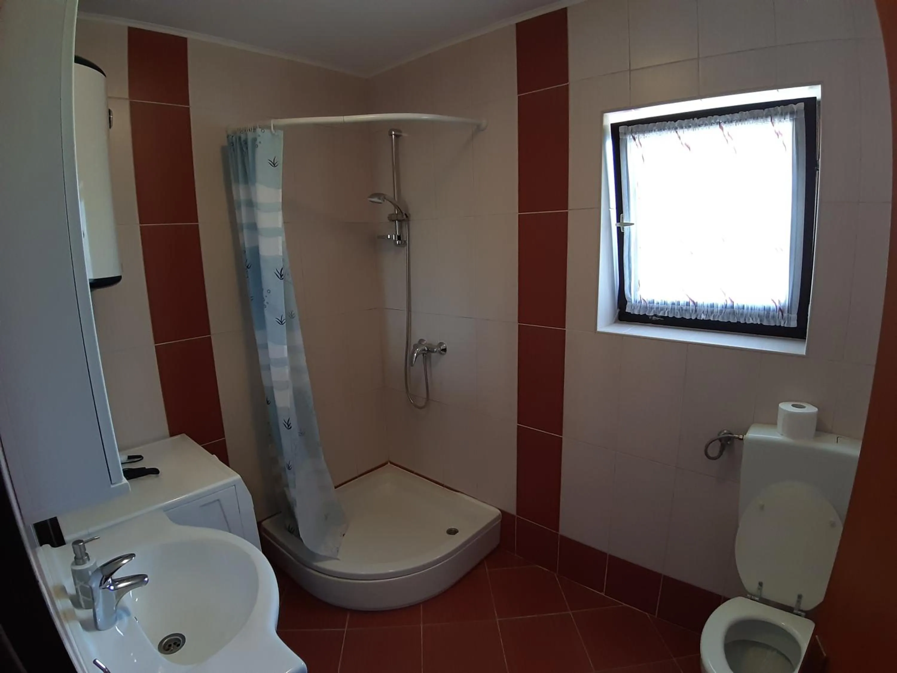 Shower in House Naomi
