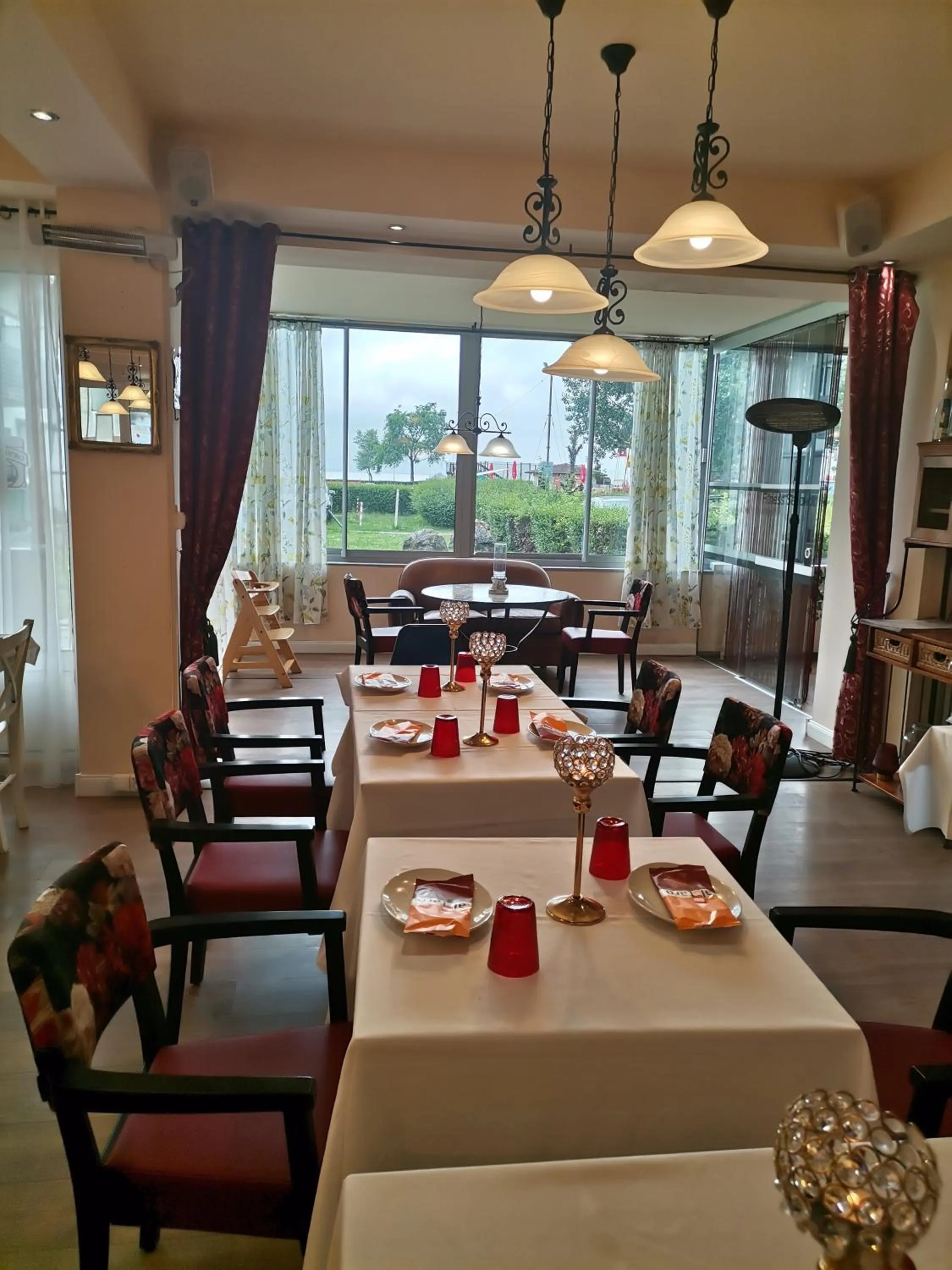 Restaurant/places to eat in Hotel Al Faro Lodge am See