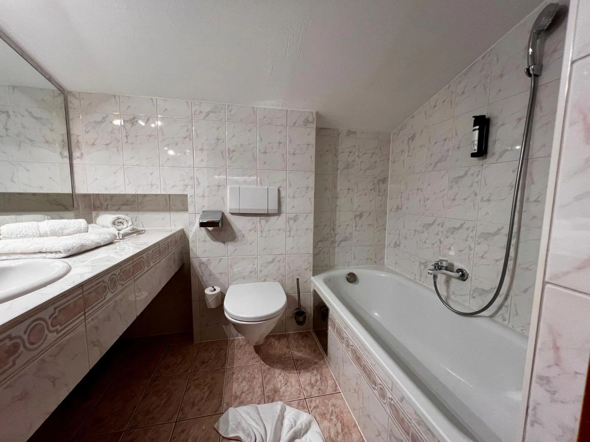 Bathroom in Wellness Aparthotel "Lechlife" incl Pool - 400m zum LIFT