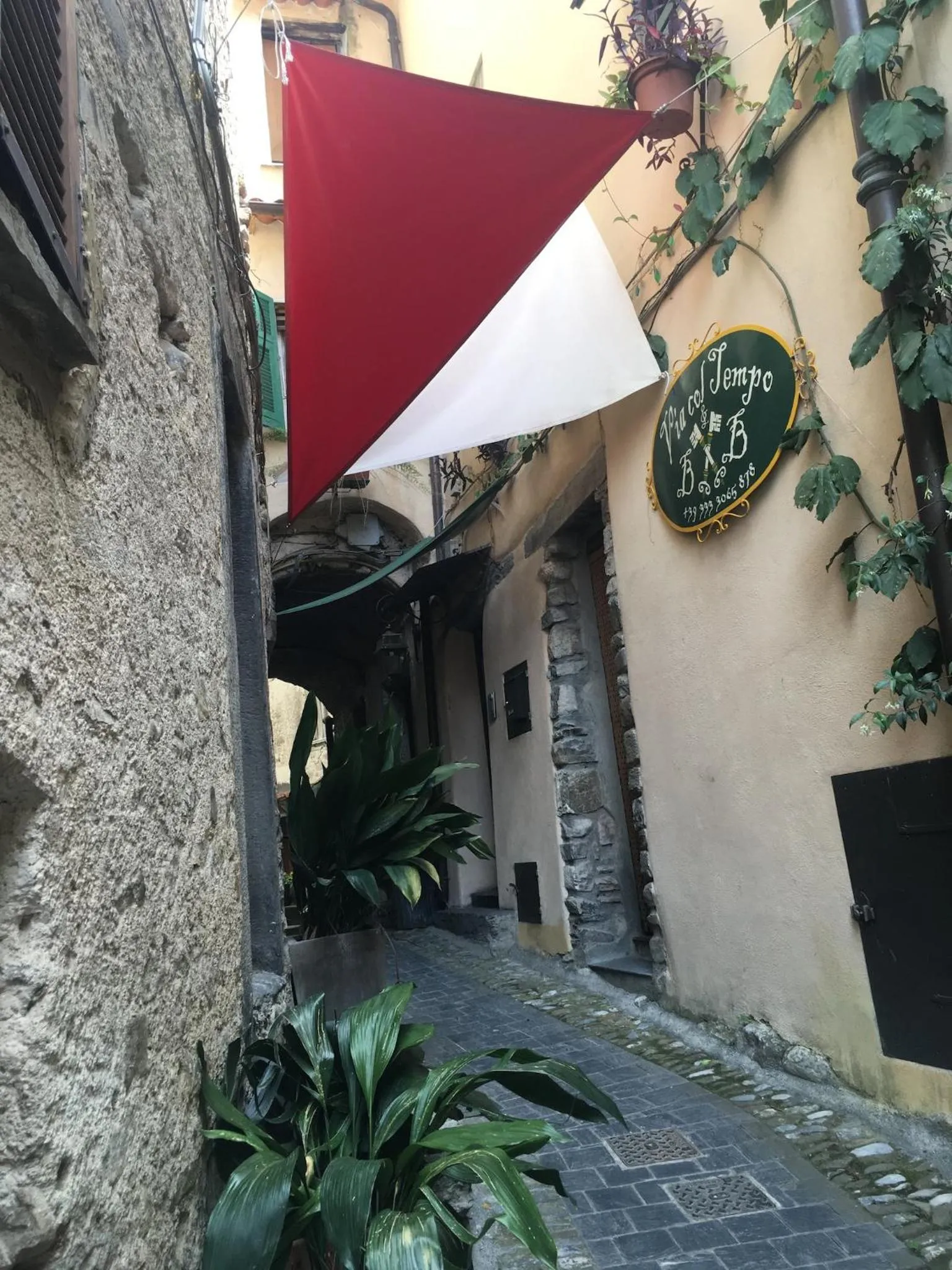 Facade/entrance in Via Col Tempo