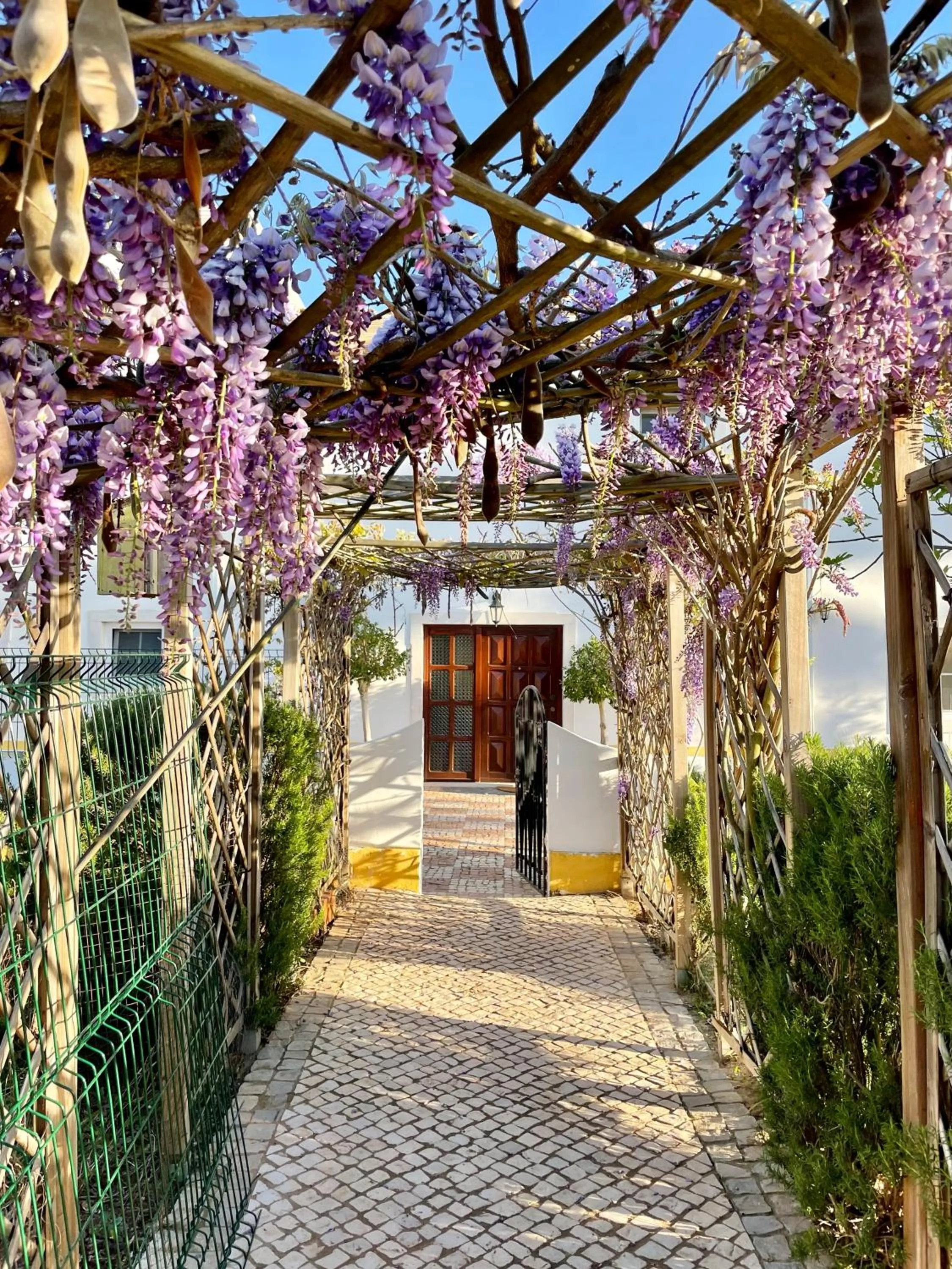 Facade/entrance in B&B Entrecolinas