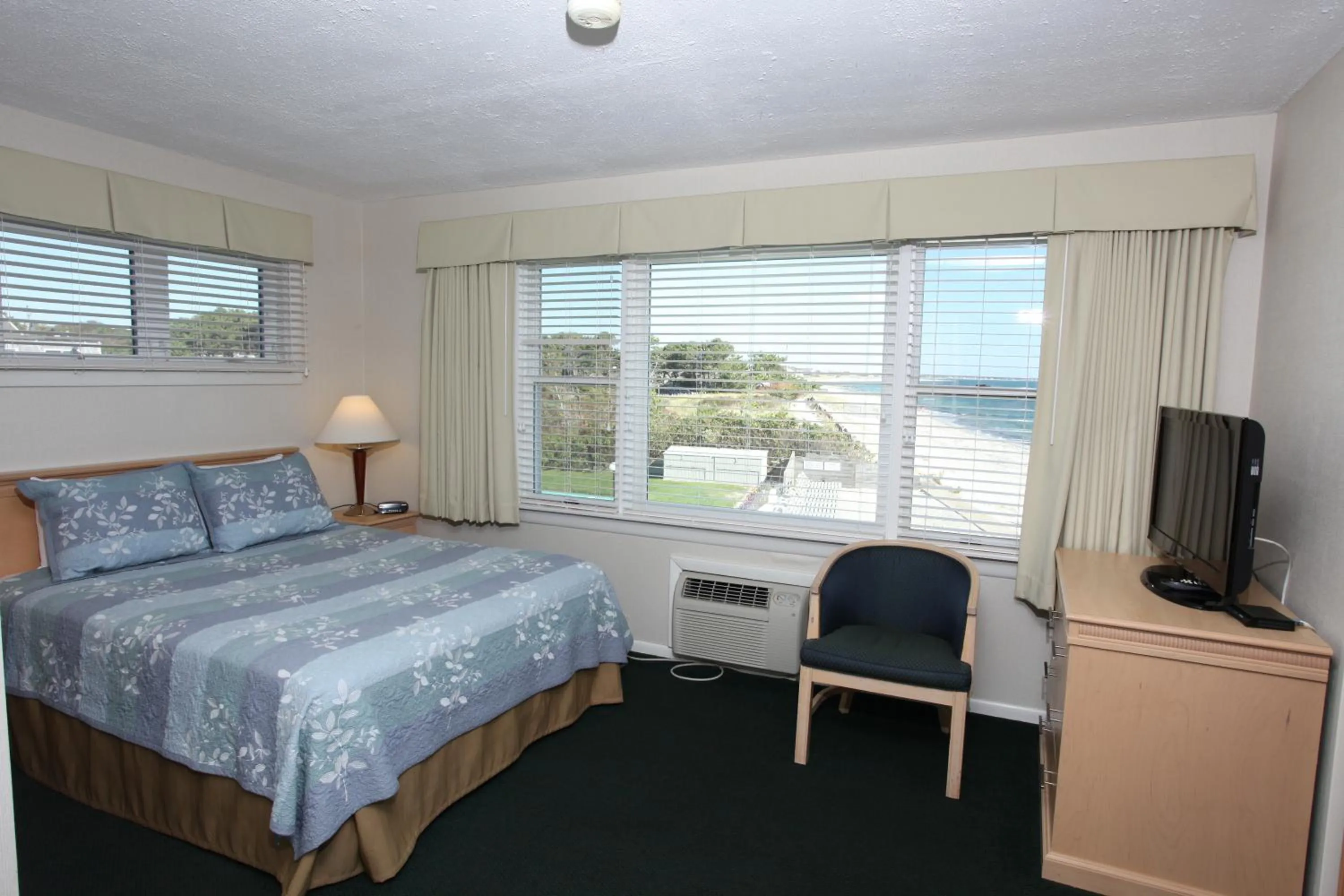 Day, Bed in Surfcomber On The Ocean