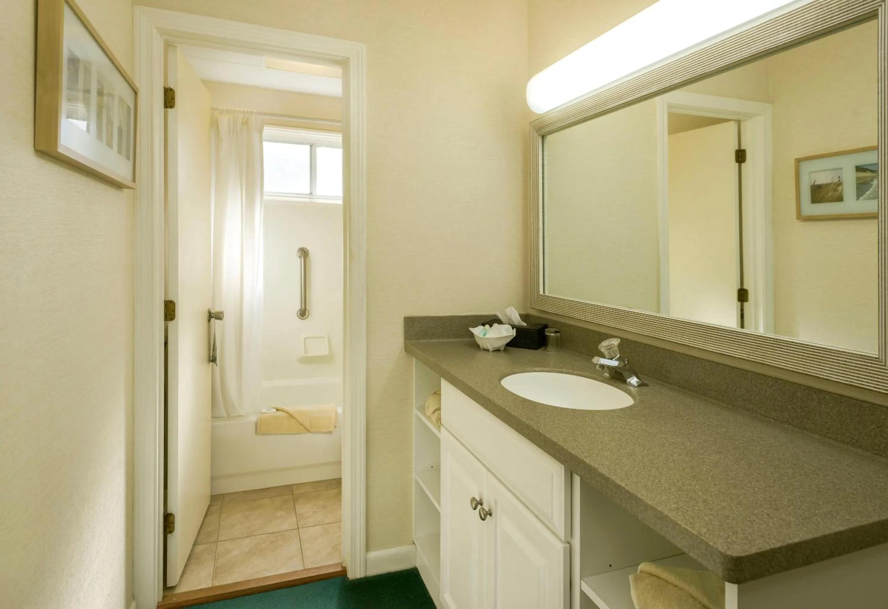 Bathroom in Surfcomber On The Ocean