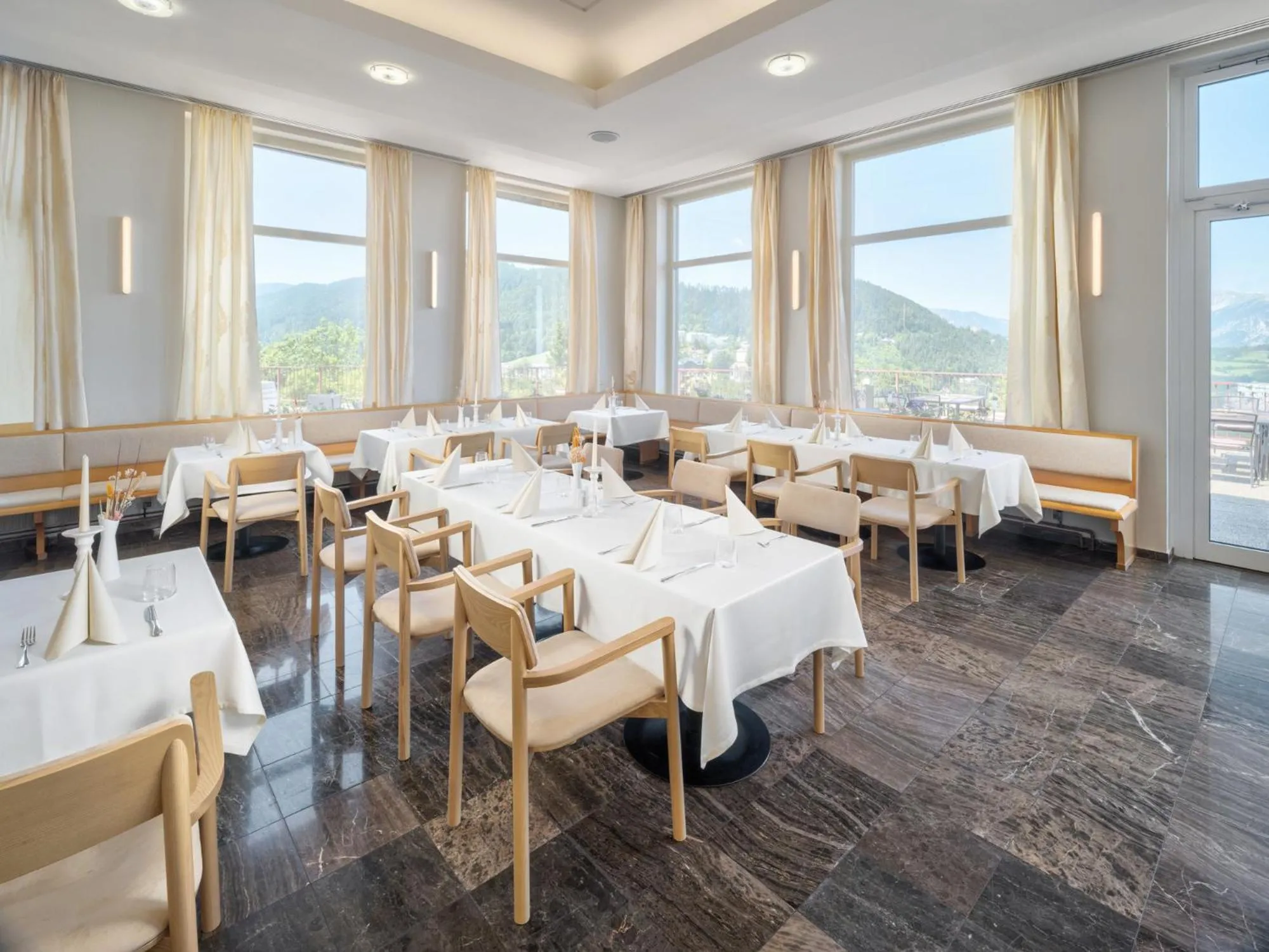 Restaurant/places to eat in Sporthotel am Semmering
