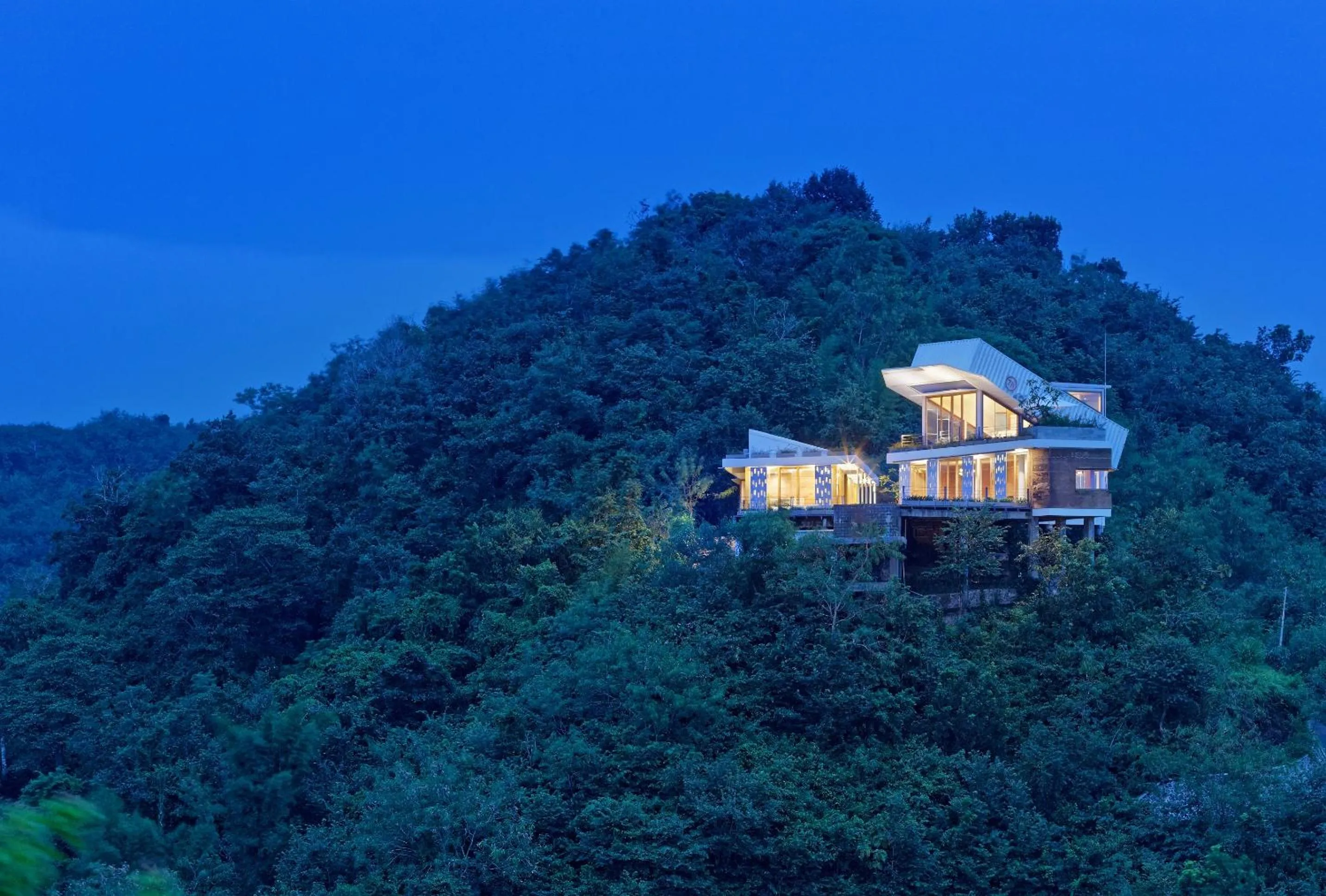 Facade/entrance in Seven Havens Residence