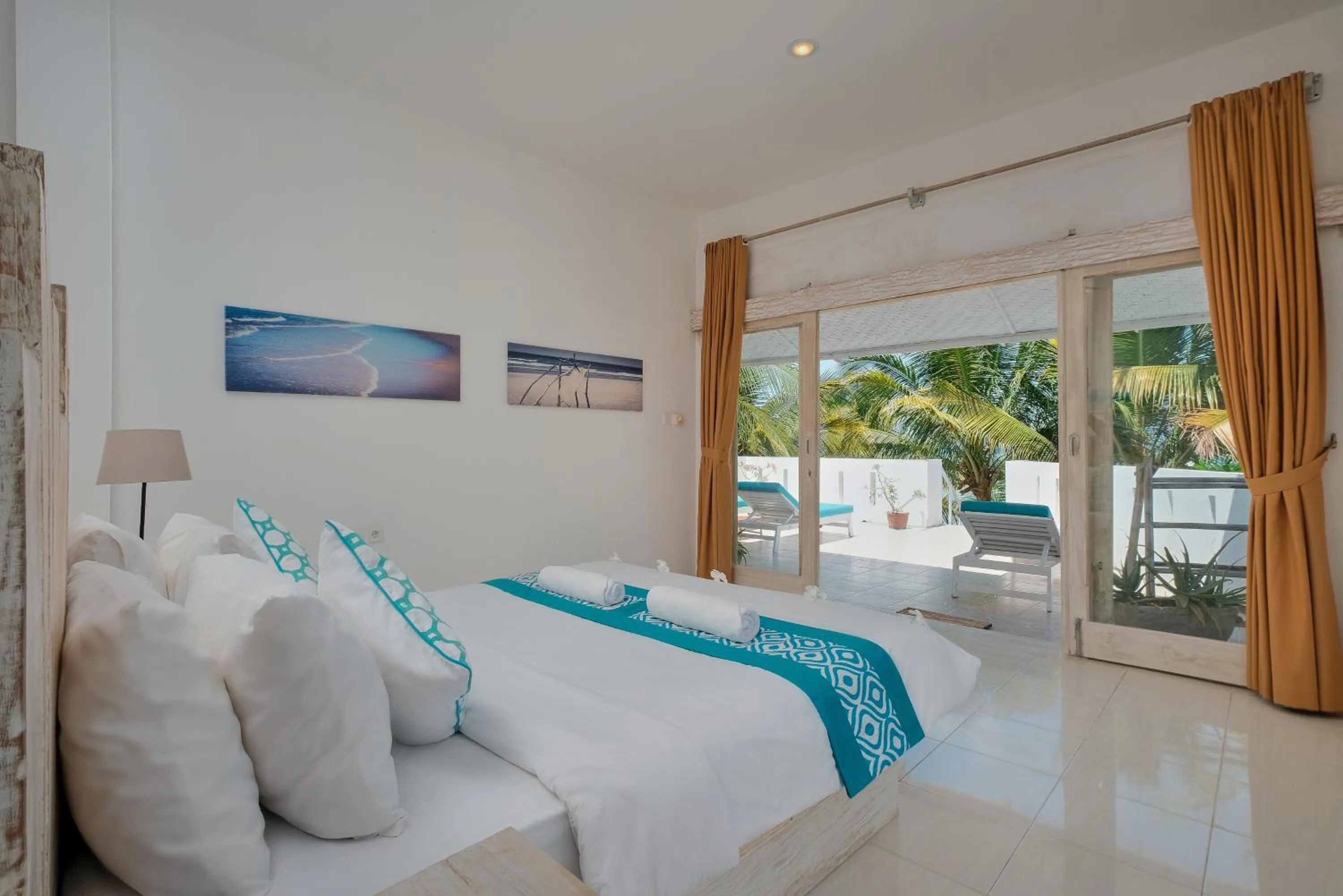 Bed in Myamo Beach Lodge