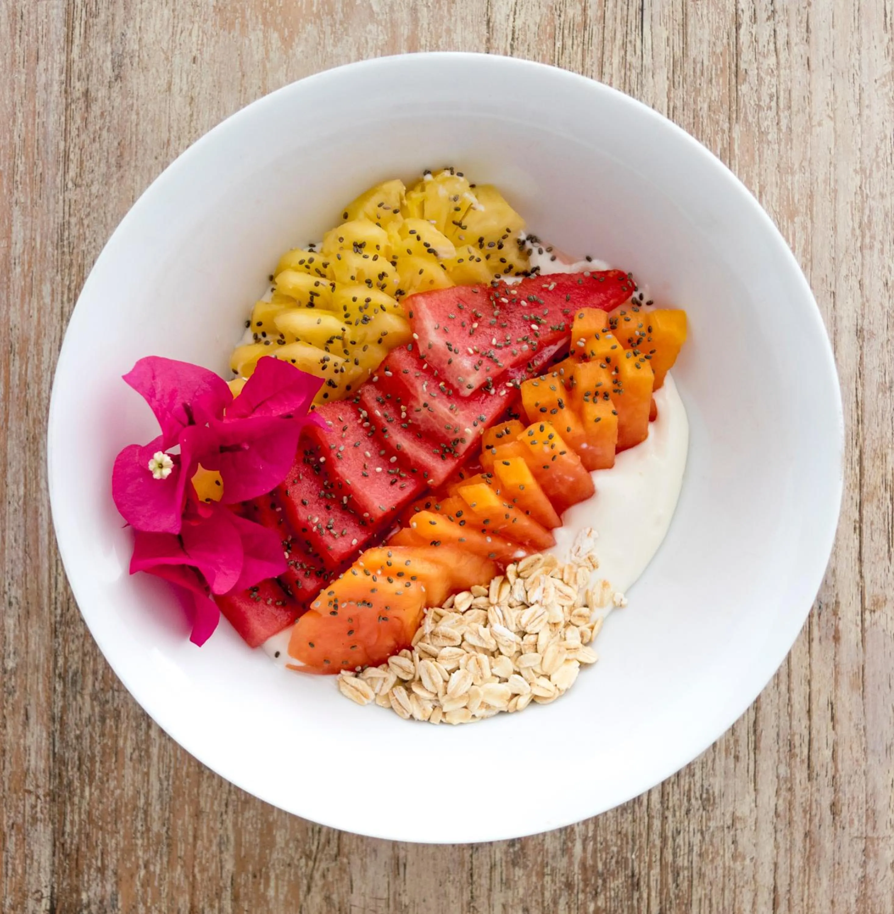 Food and drinks in Myamo Beach Lodge