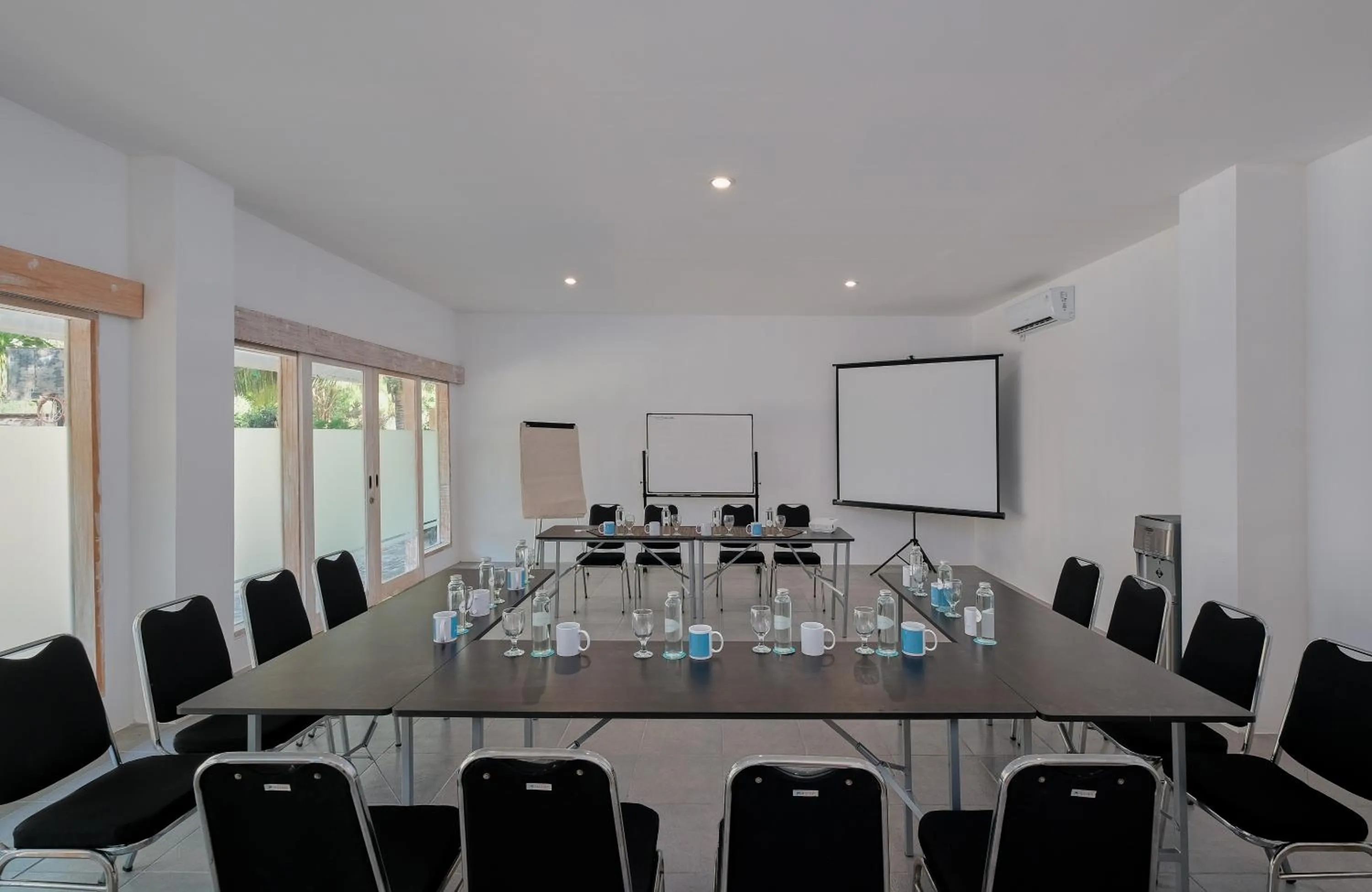 Property building in Myamo Beach Lodge