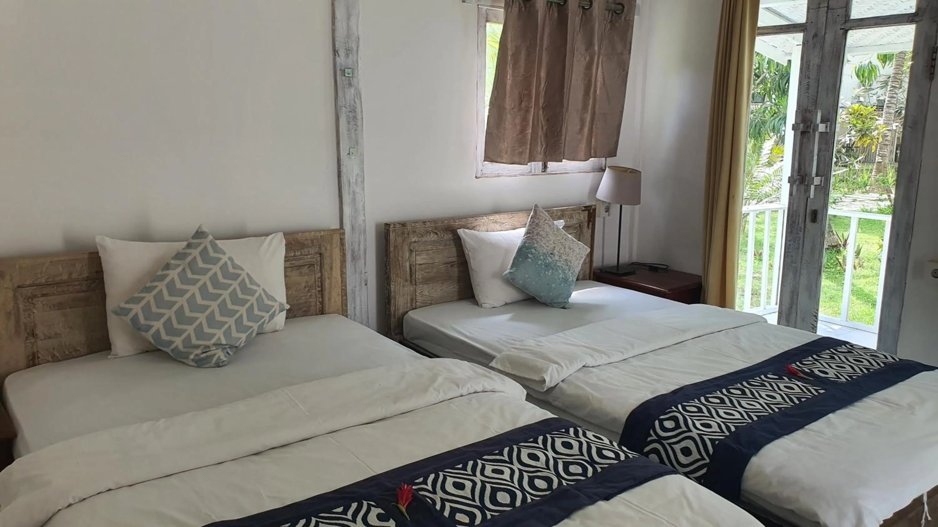 Bed in Myamo Beach Lodge