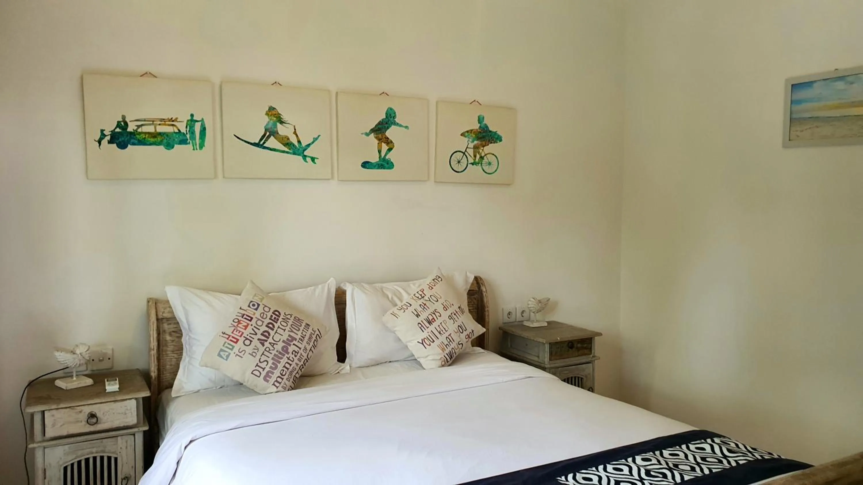 Bed in Myamo Beach Lodge