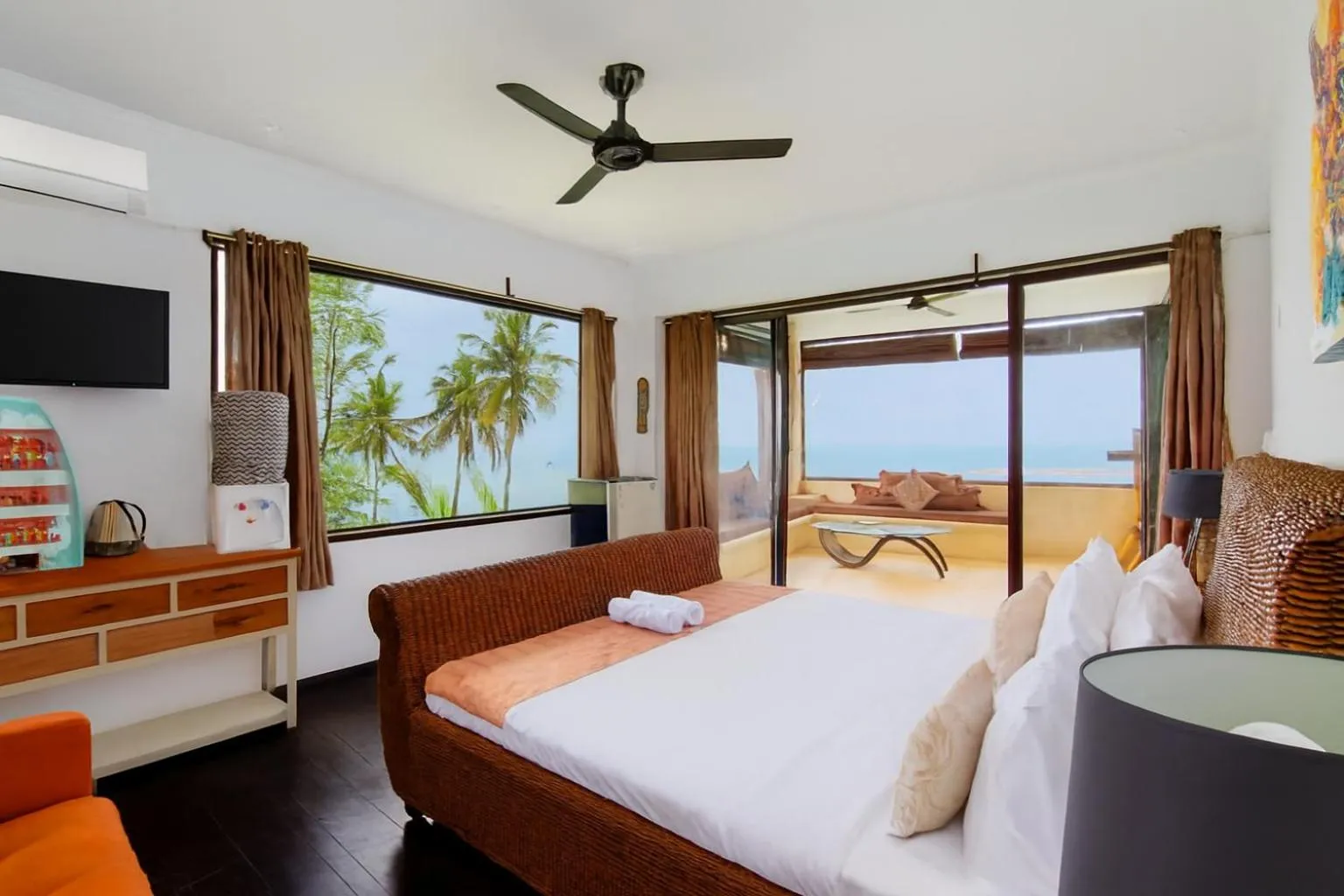 Communal lounge/ TV room, Bed in Villa Umbrella Lombok