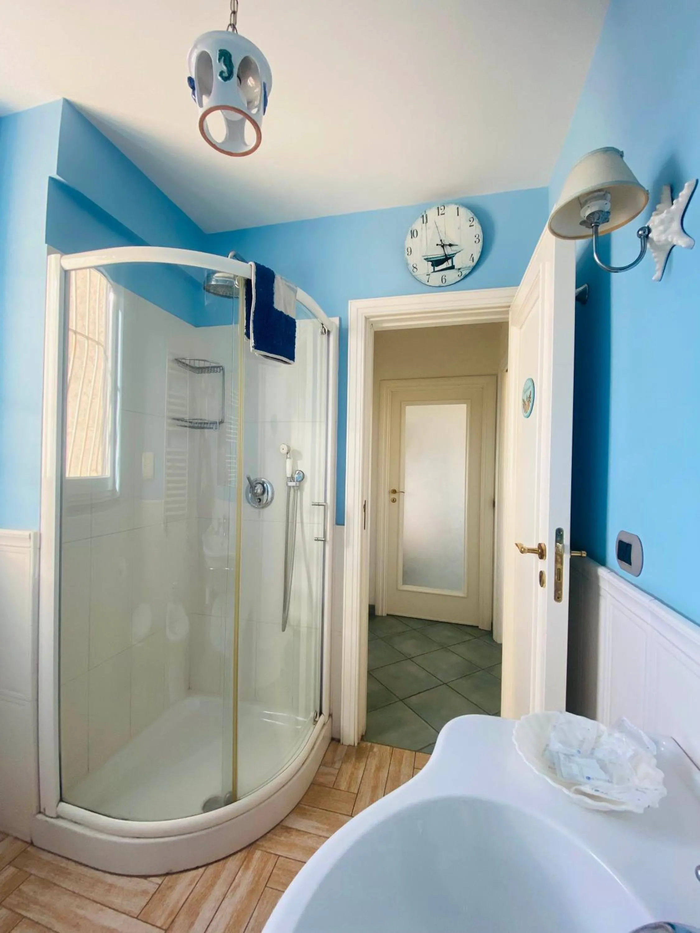 Shower, Bed in La Casa sui Tetti