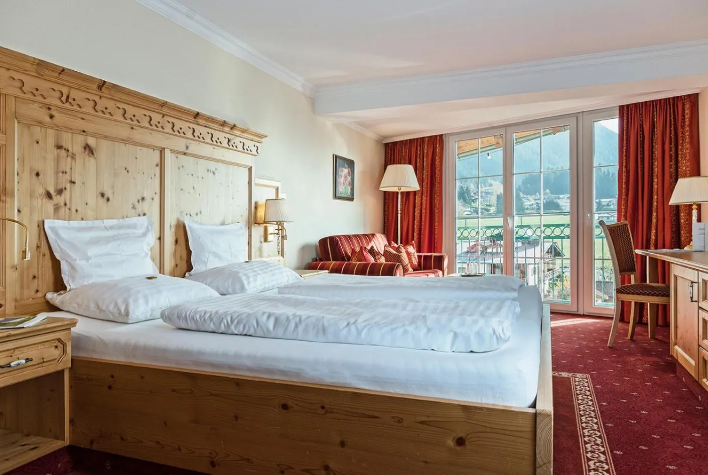 Photo of the whole room, Bed in Vier Jahreszeiten Wellnessresort Achensee