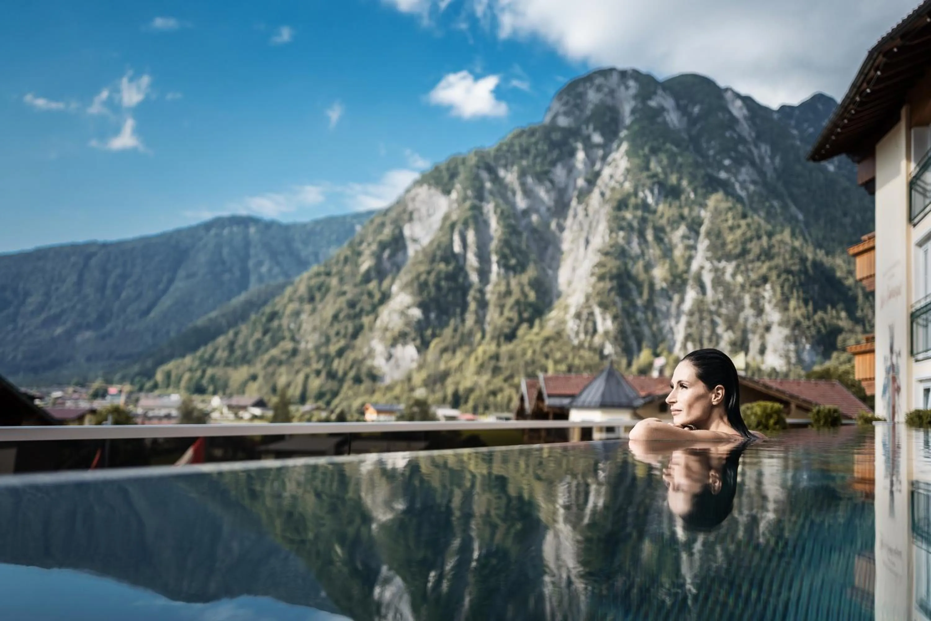 Swimming pool in Vier Jahreszeiten Wellnessresort Achensee