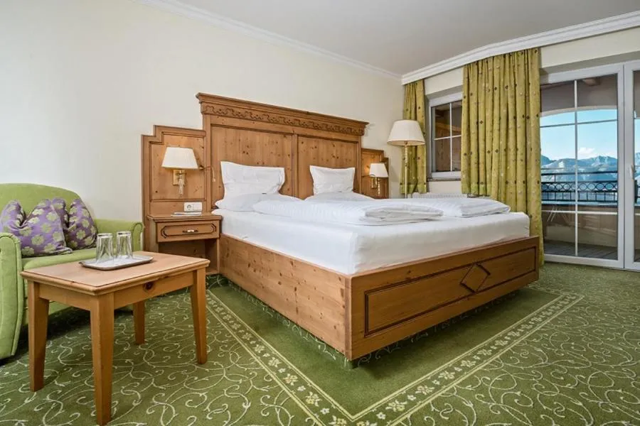 Bedroom, Bed in Vier Jahreszeiten Wellnessresort Achensee