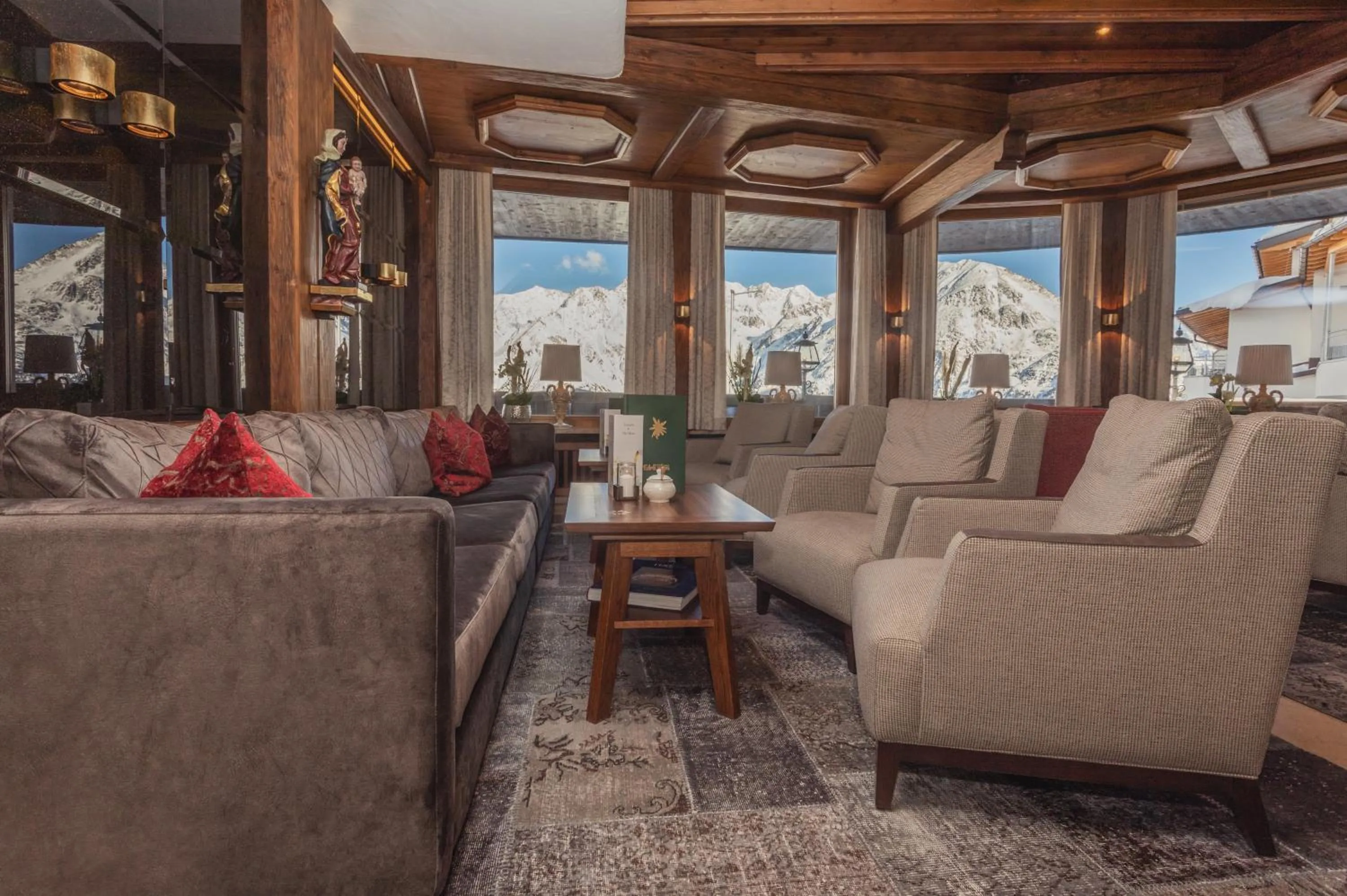 Lounge or bar in Hotel Edelweiss Hochsölden Superior