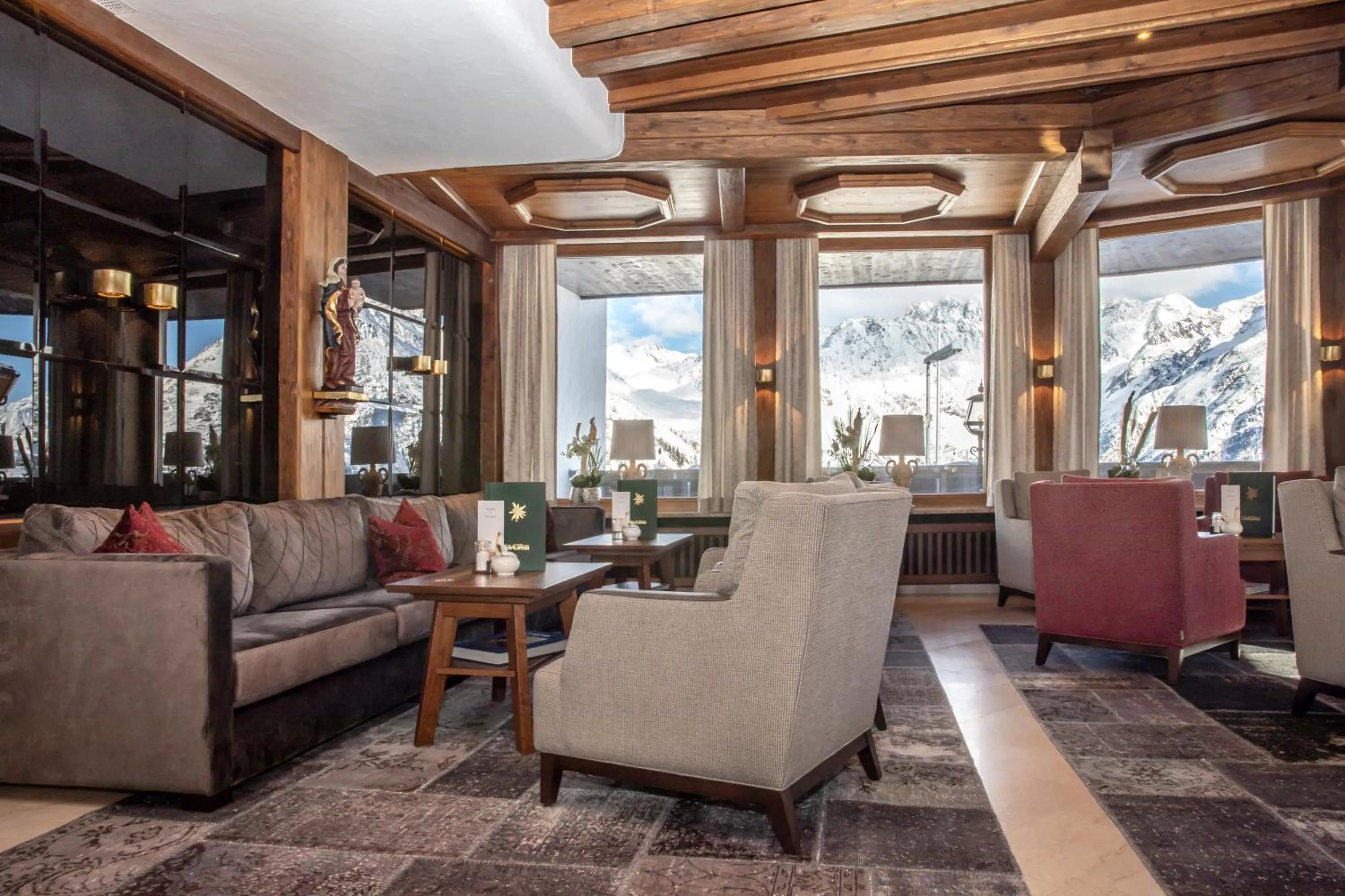 Lounge or bar in Hotel Edelweiss Hochsölden Superior