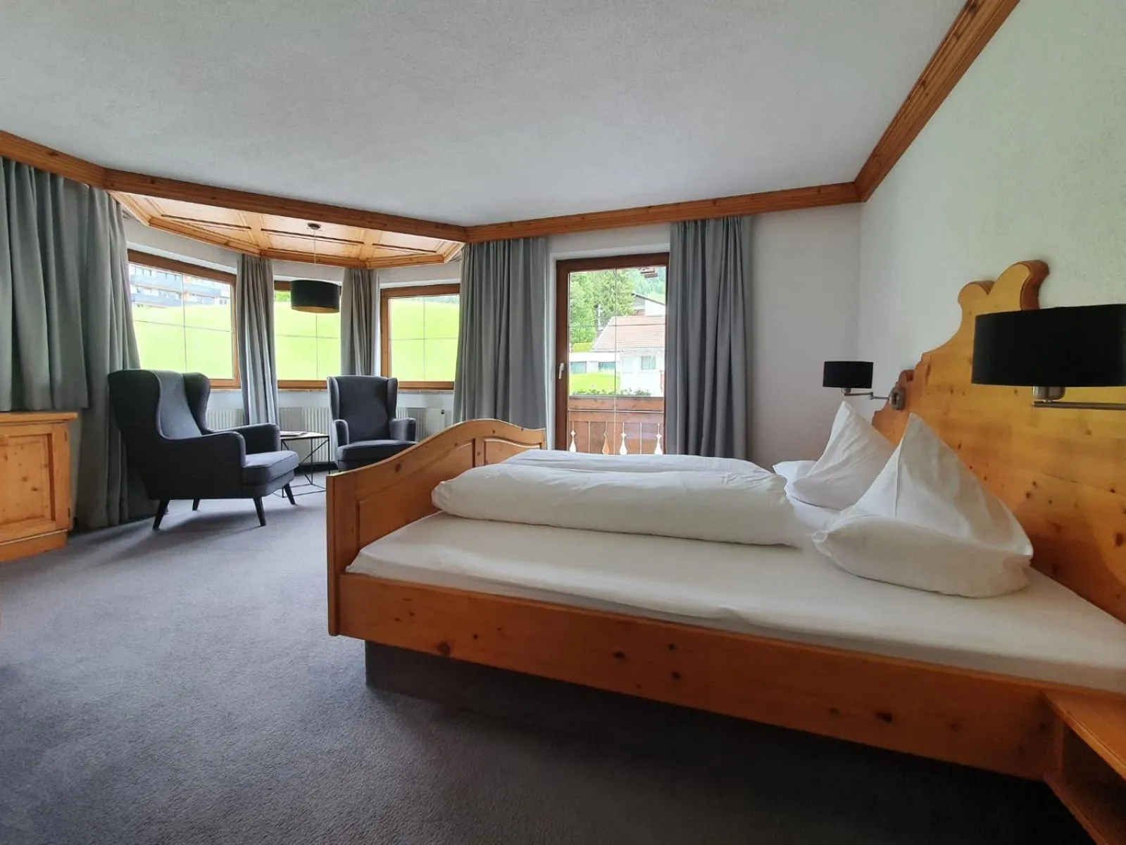 Living room, Bed in Hotel Klockerhof