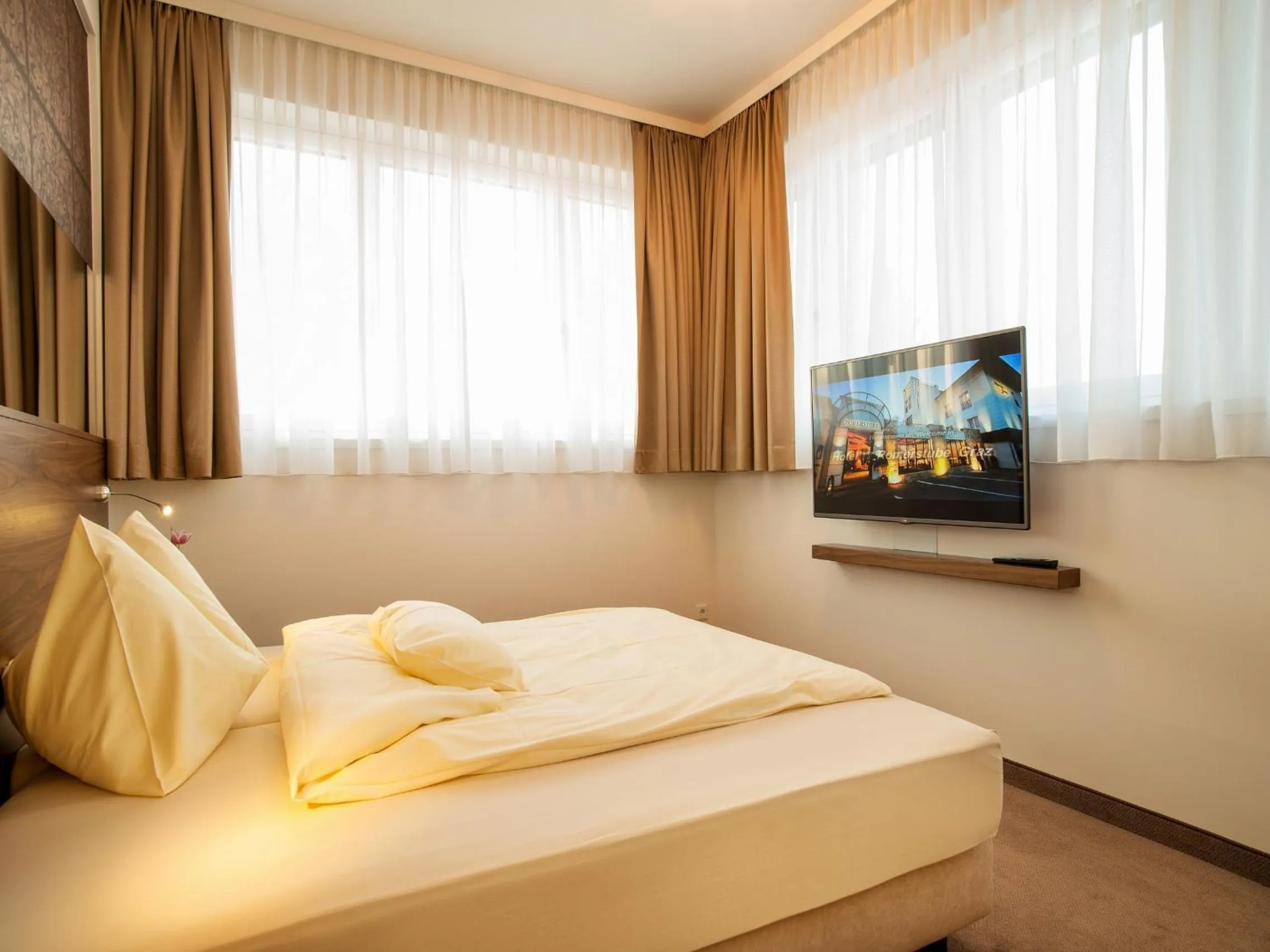 Photo of the whole room, Bed in Hotel Römerstube