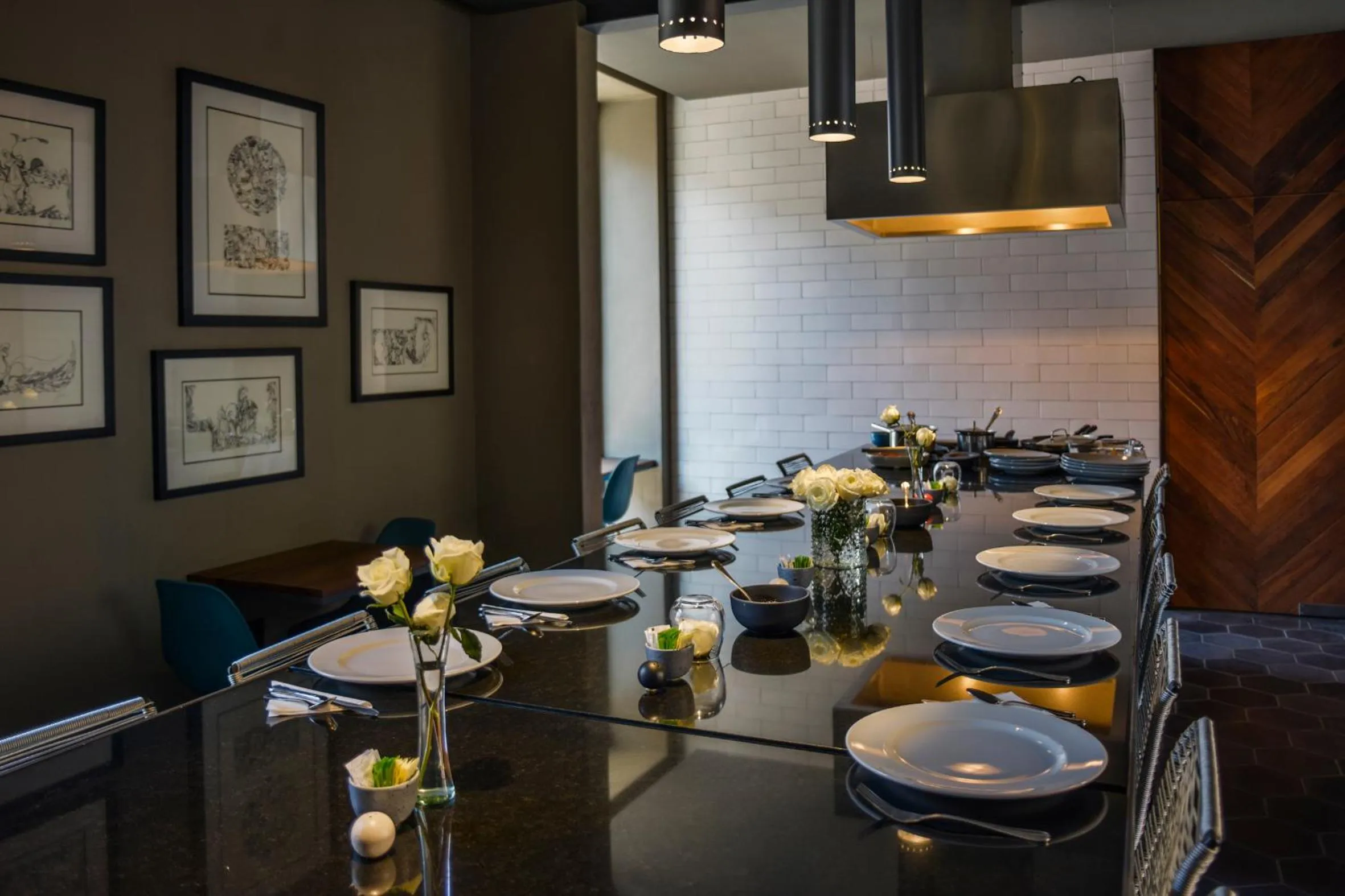 Restaurant/places to eat in Hotel Criol