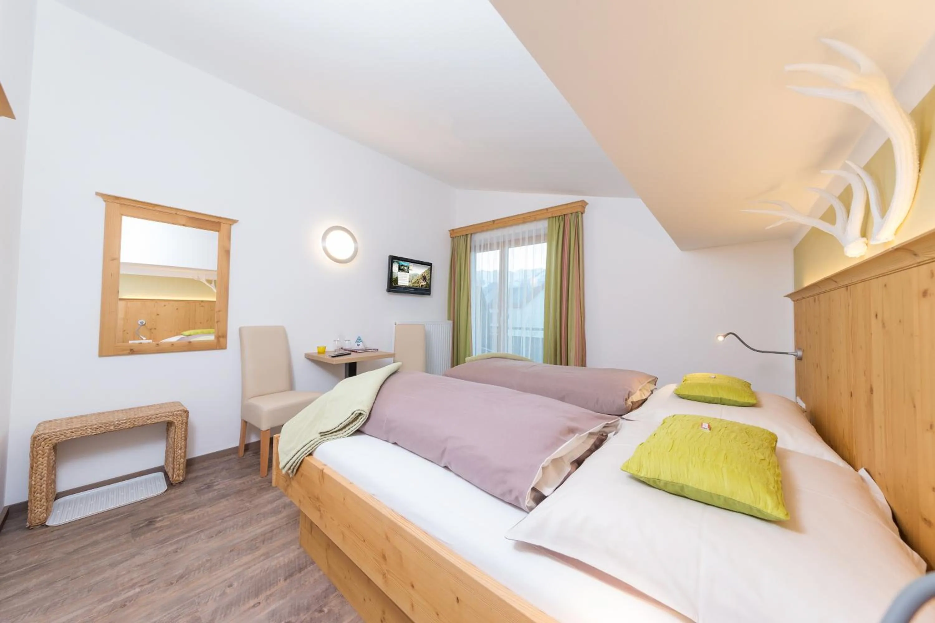 Shower, Bed in Comfort Hotel Garni Landhaus Gitti