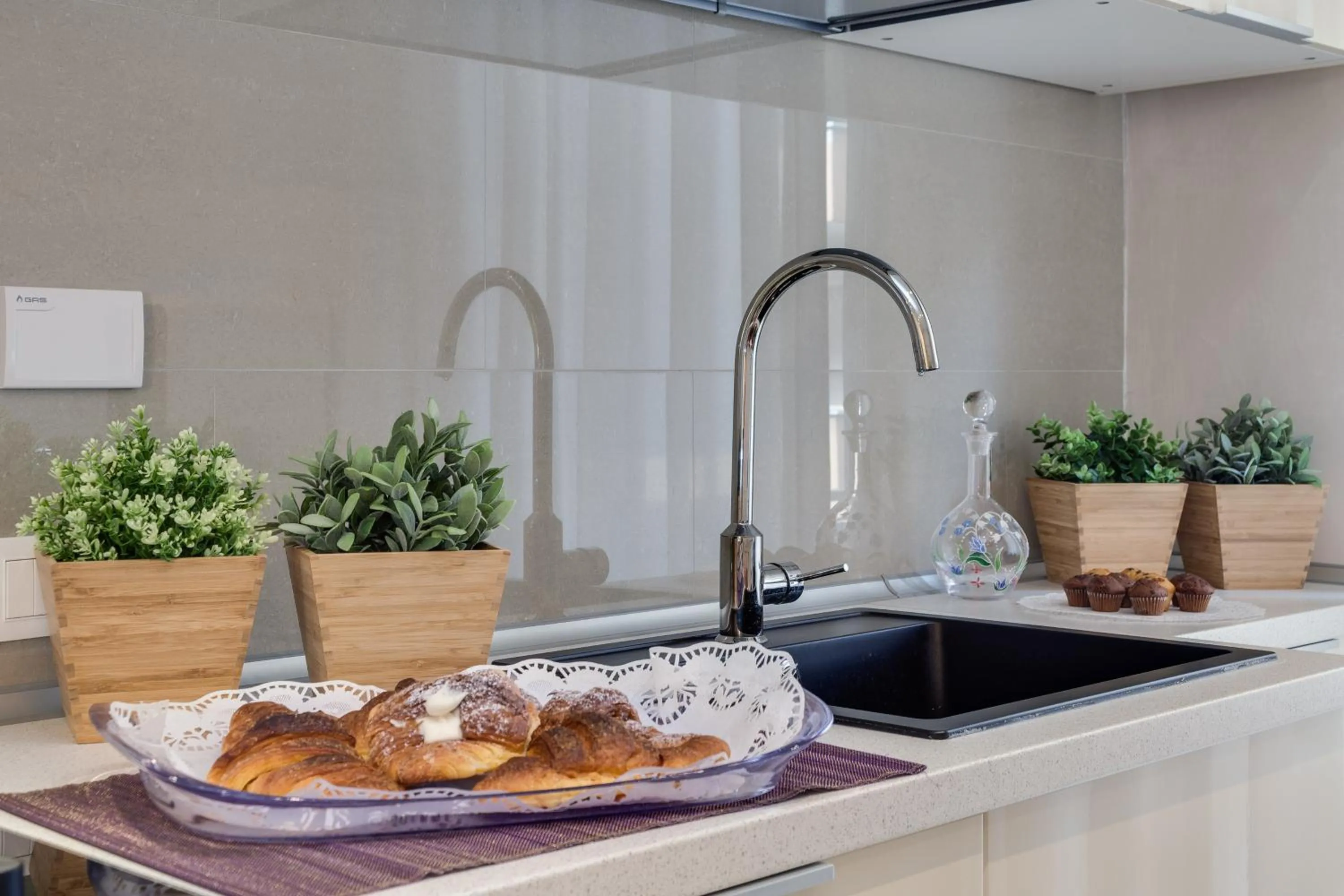 Kitchen or kitchenette in Dreamsrome Suites
