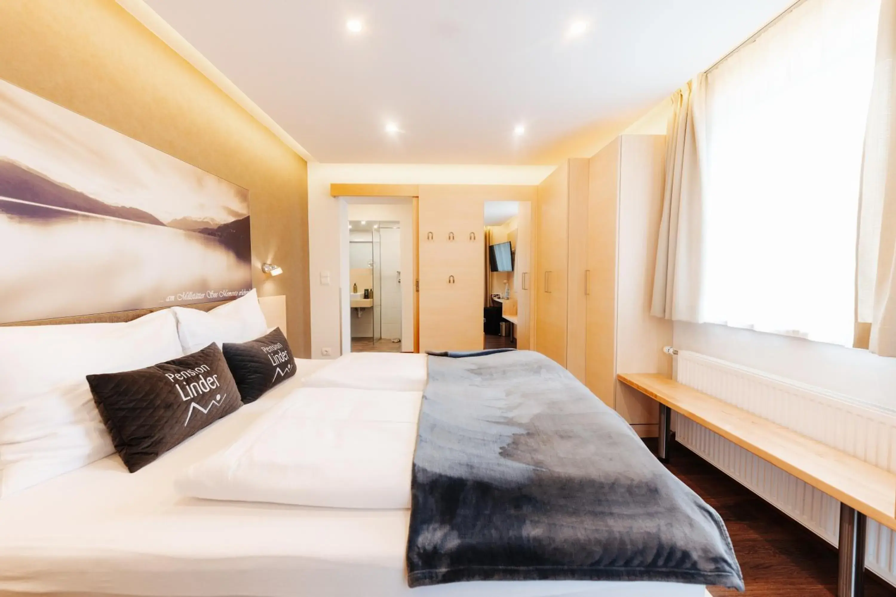 Deluxe Double Room with Balcony in Pension Linder Deluxe Double Room with Balcony in Pension Linder