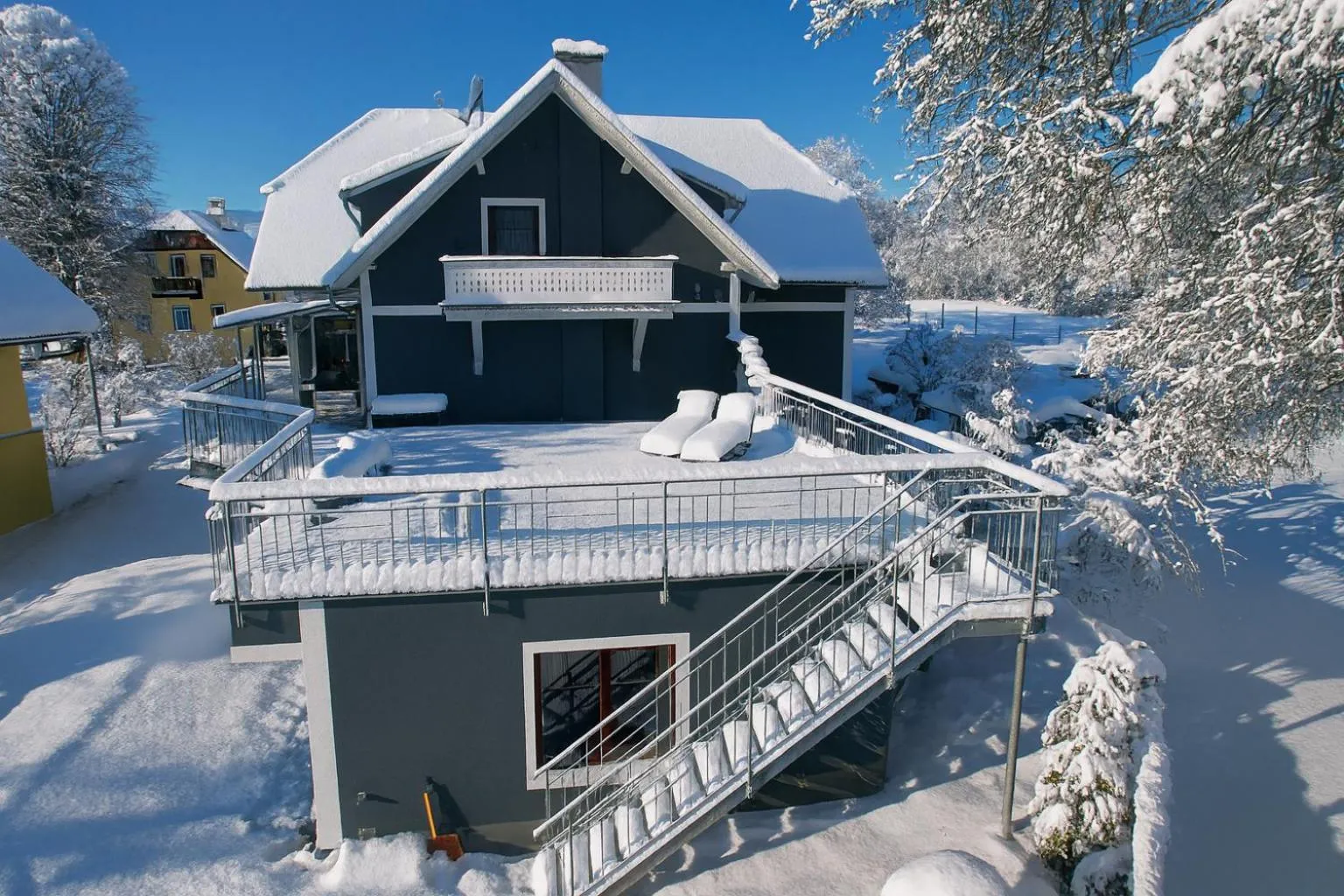 Property building in Pension Linder