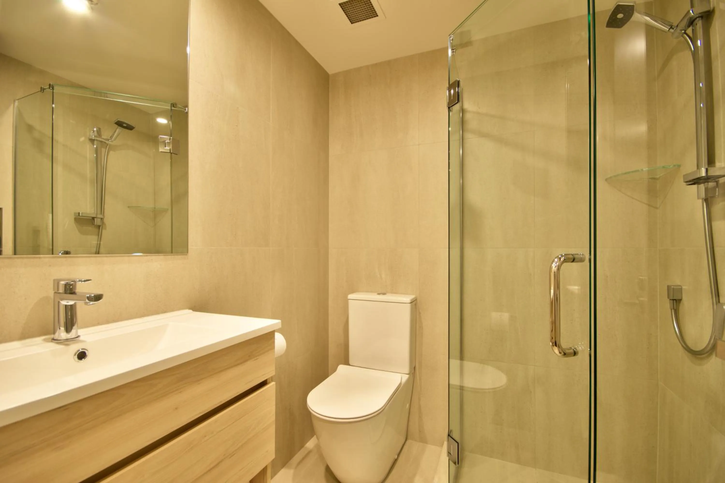 Shower in Highview Central