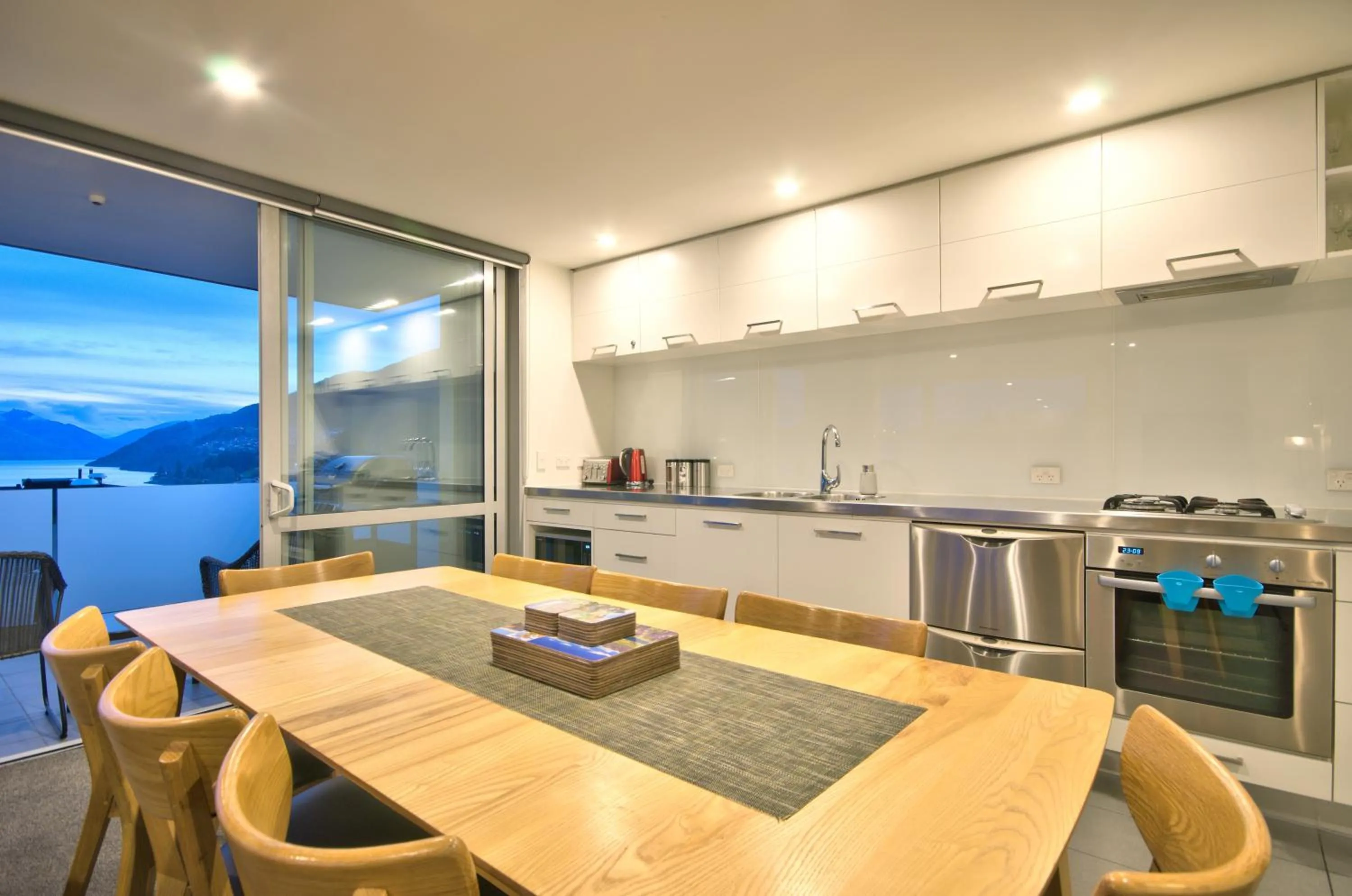 Kitchen or kitchenette in Highview Central