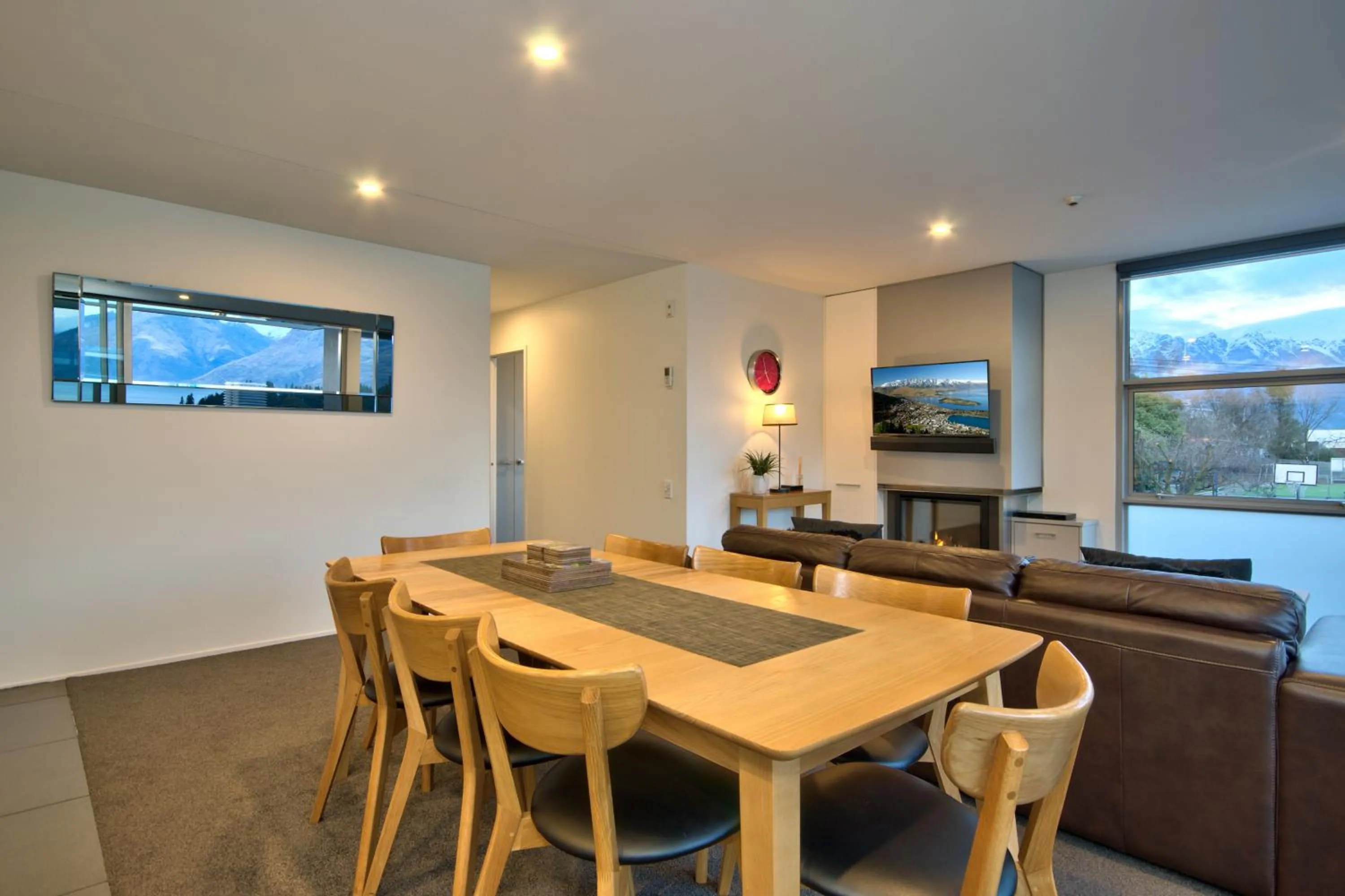 Dining area in Highview Central