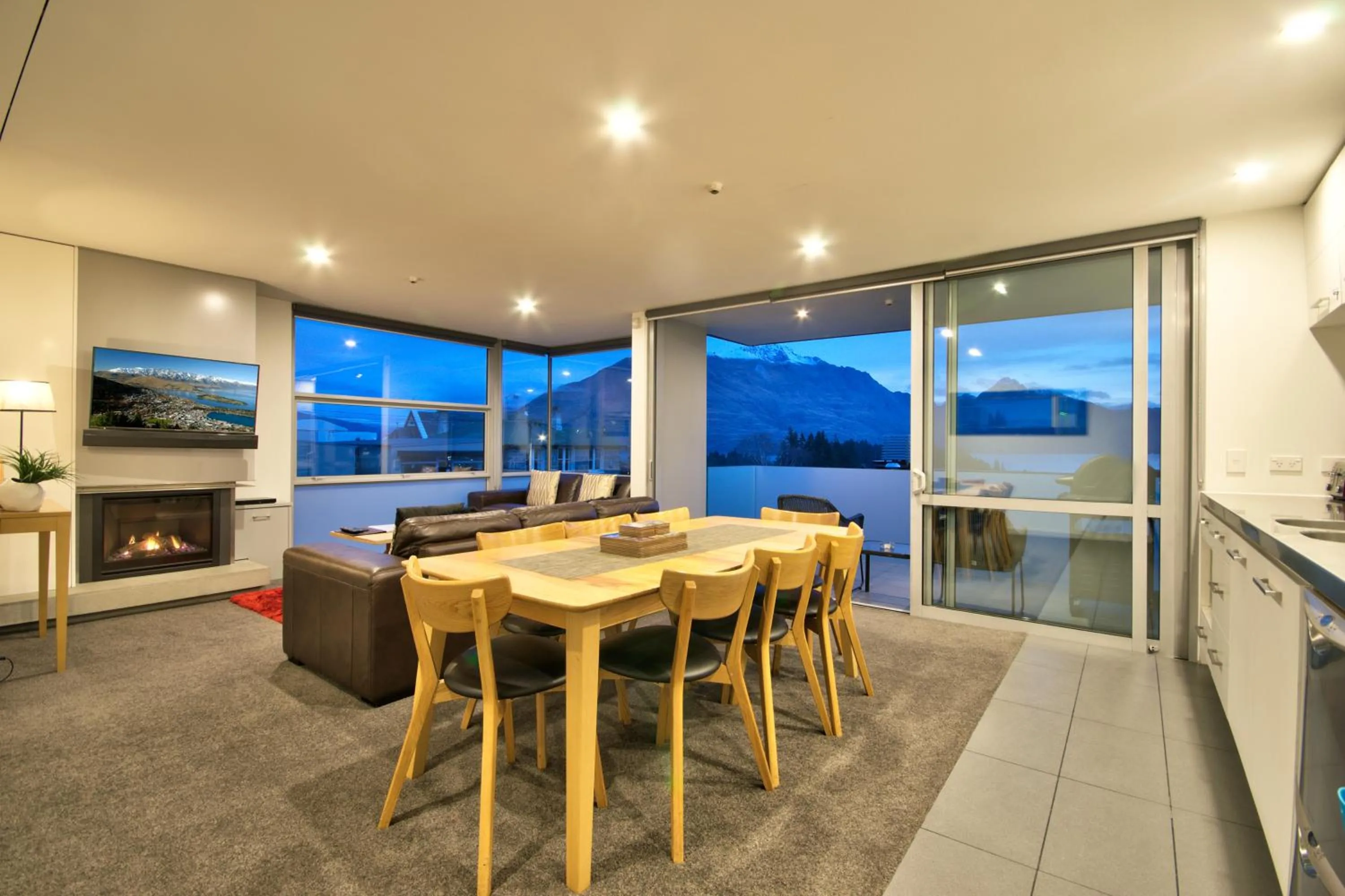 Dining area in Highview Central