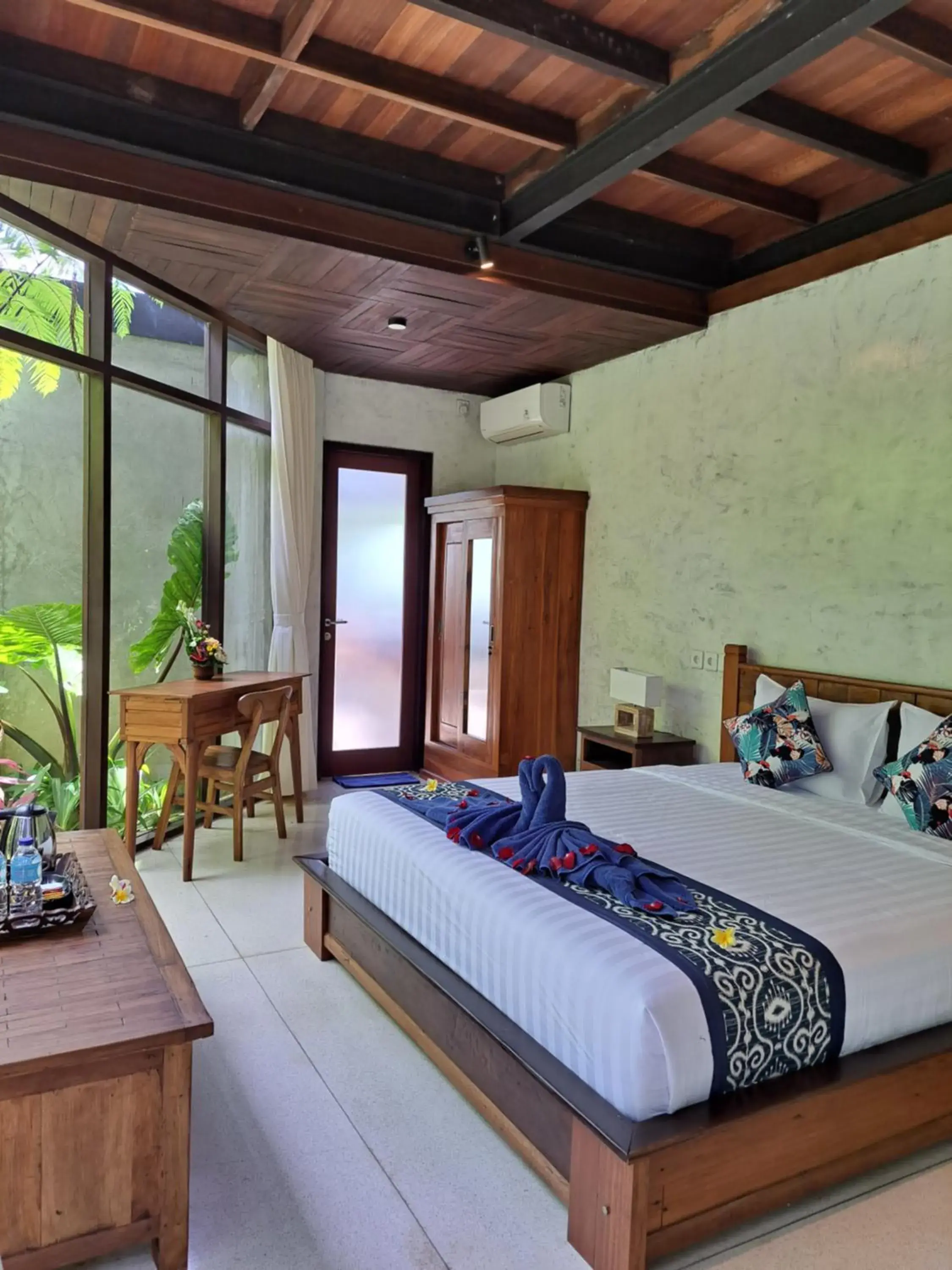 Small Double Room in Green Bird Villa Small Double Room in Green Bird Villa