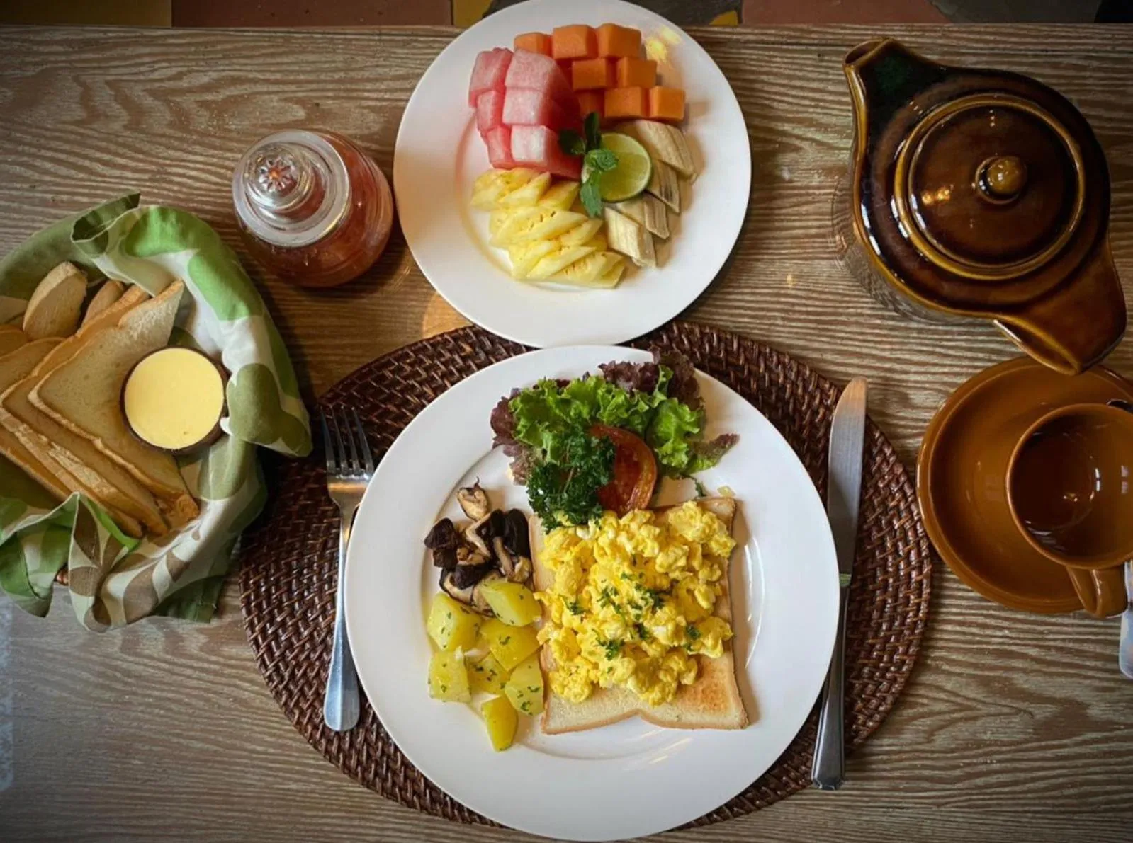 Food and drinks in Green Bird Villa