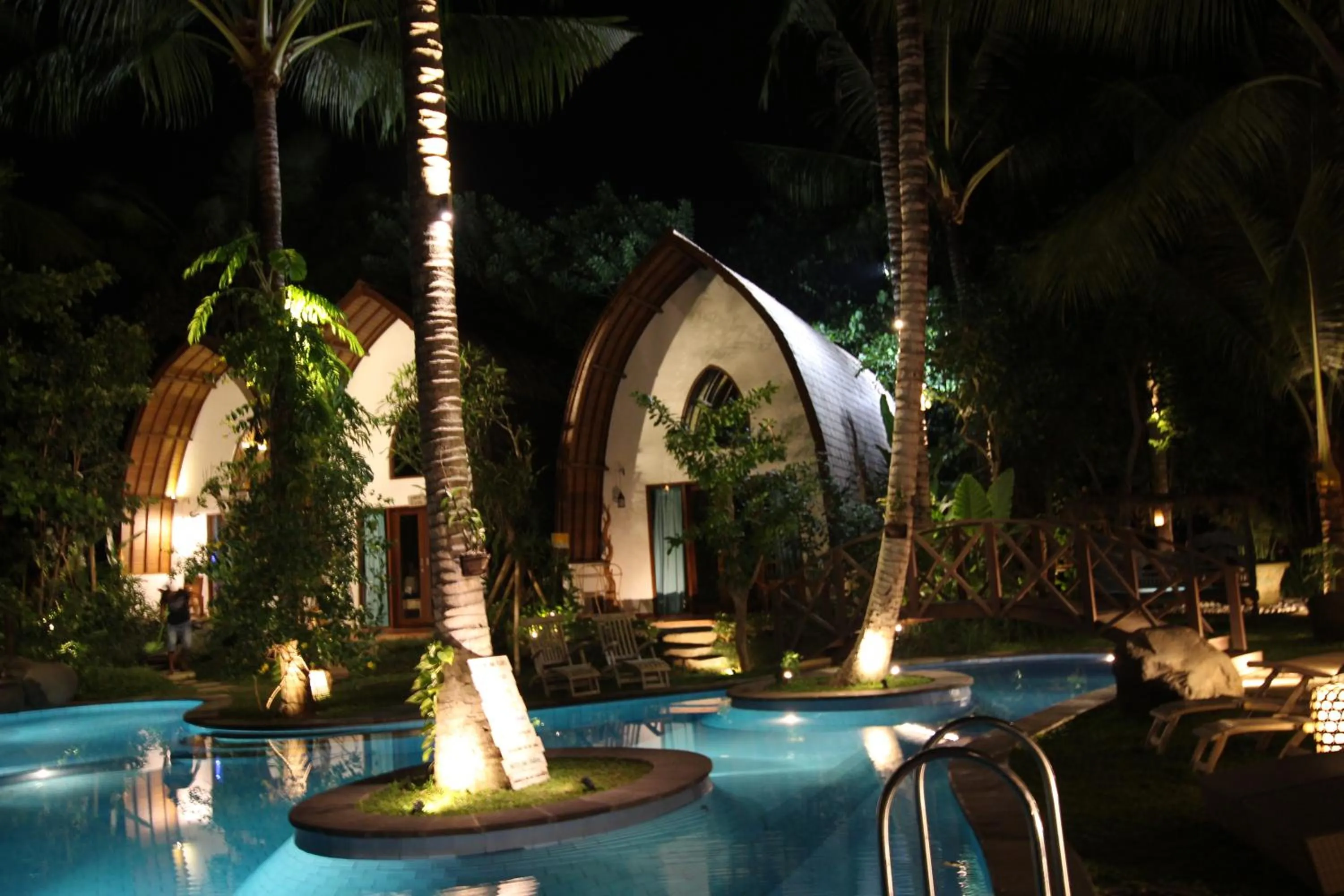 Restaurant/places to eat in Green Bird Villa