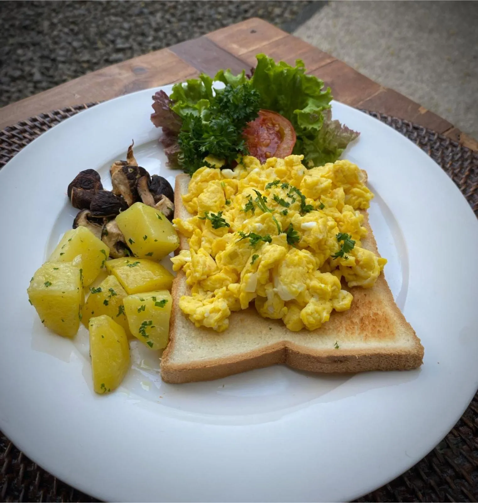 Food and drinks in Green Bird Villa