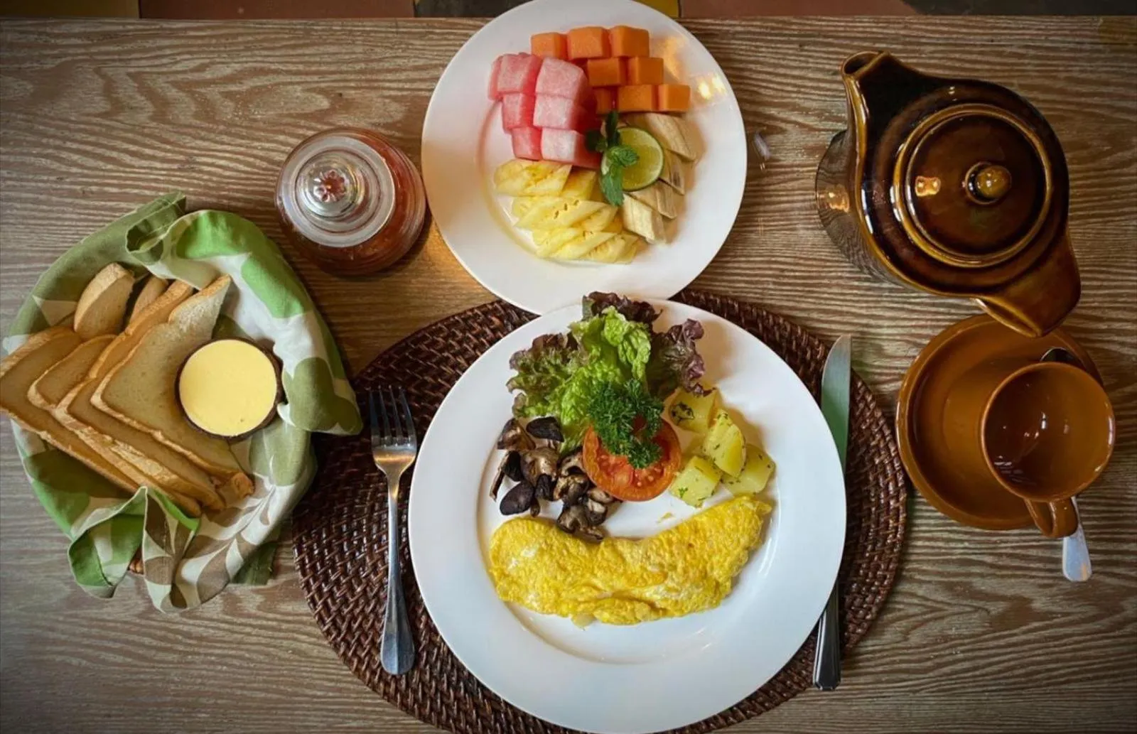 Food and drinks in Green Bird Villa