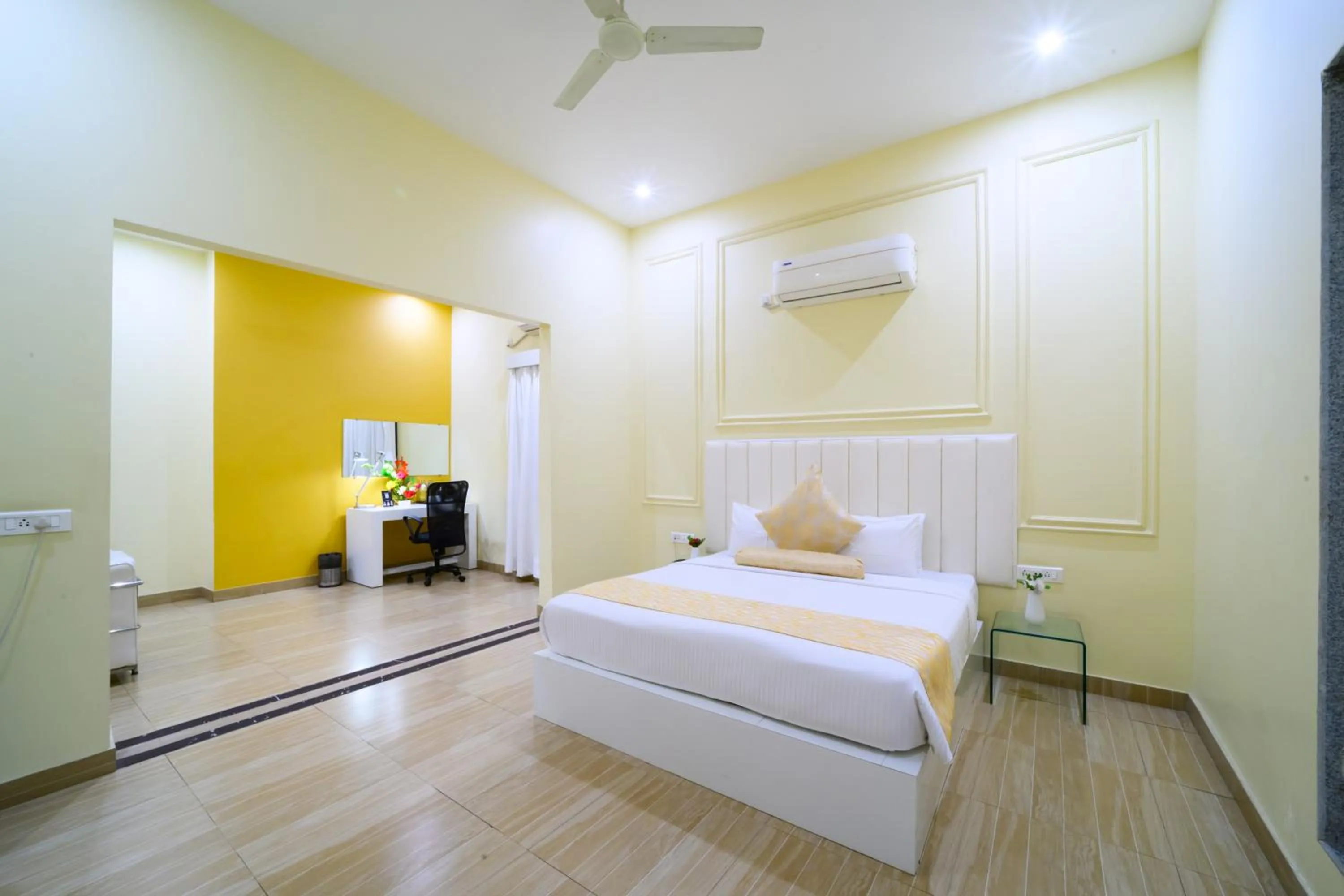 Photo of the whole room, Bed in Sinclairs Burdwan